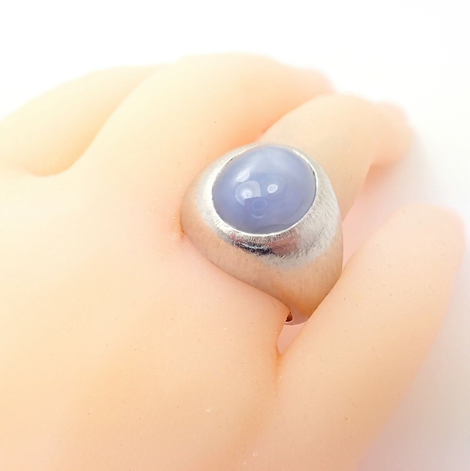 Rare Vintage Buccellati Platinum Large Cabochon Star Sapphire Ring | Fortrove