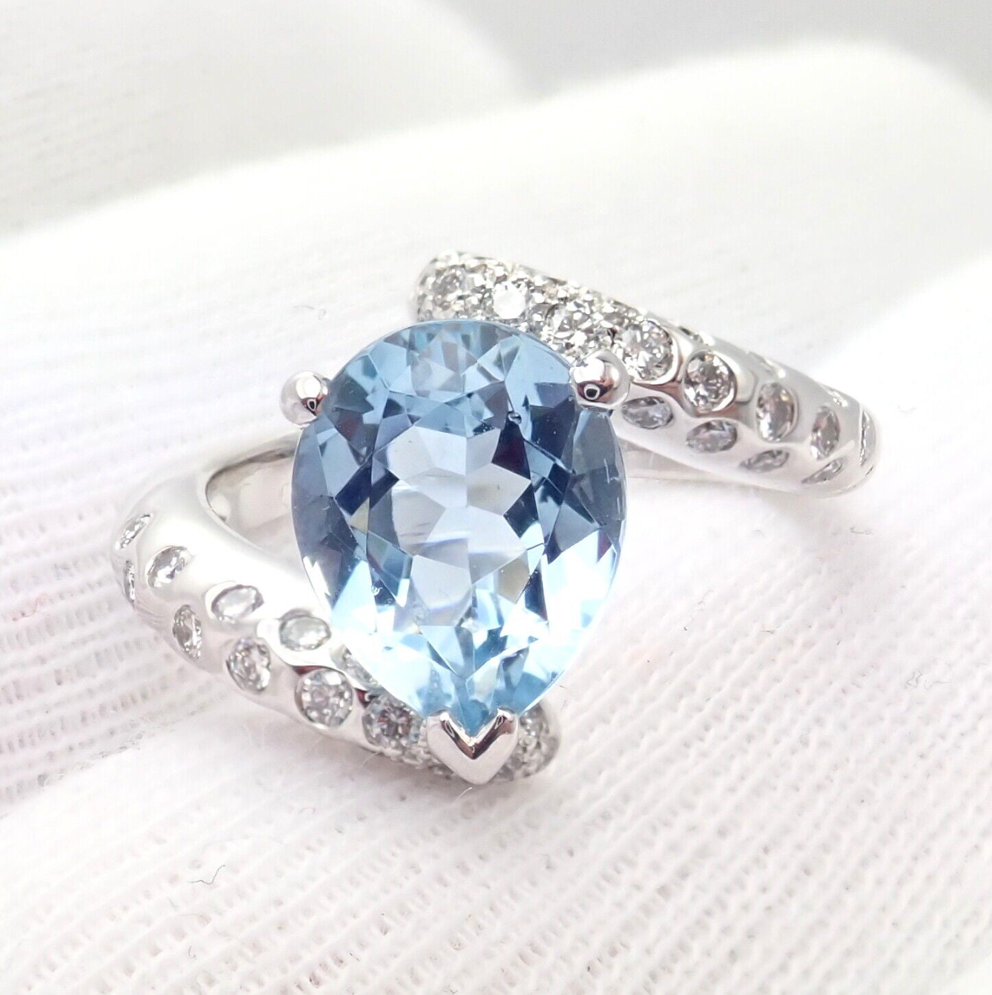 Authentic! Chanel Comete Star 18k White Gold Diamond 2.25ct Aquamarine Ring | Fortrove