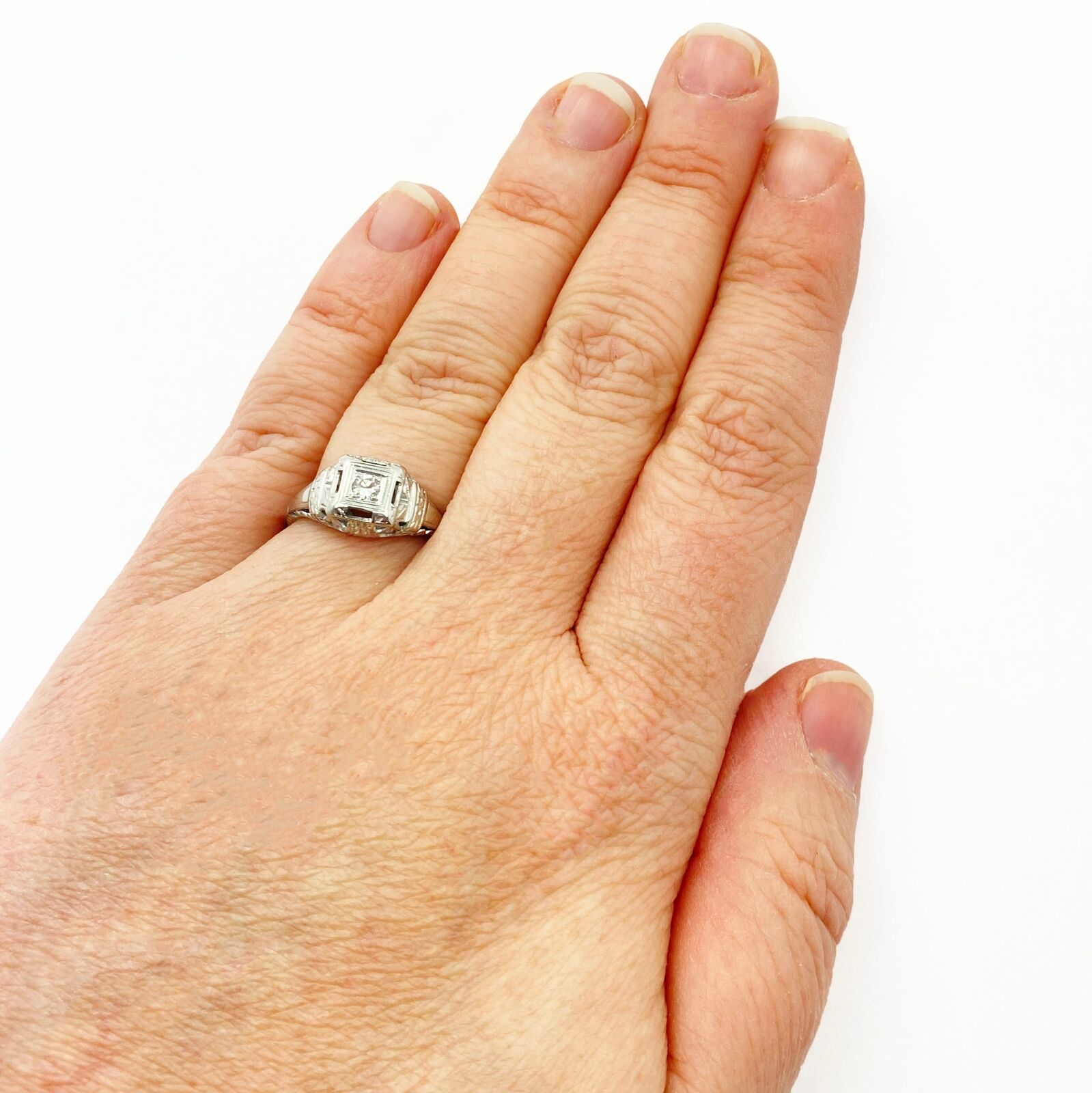 Vintage Estate 18k White Gold 0.14ct Diamond Art Deco Filigree Ring sz 5.75 | Fortrove