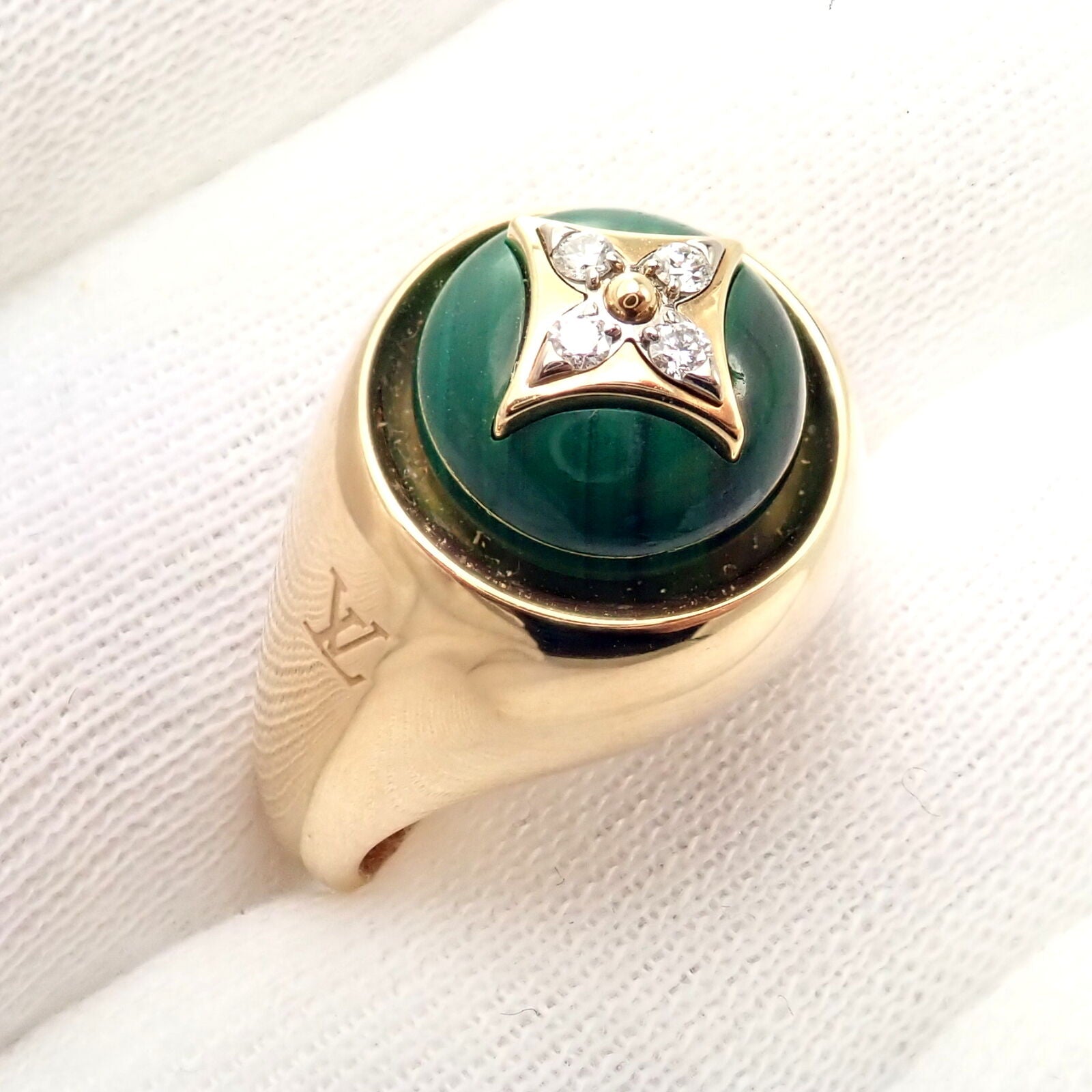 Authentic Louis Vuitton LV 18k Yellow Gold Diamond Malachite Blossom Signet Ring | Fortrove