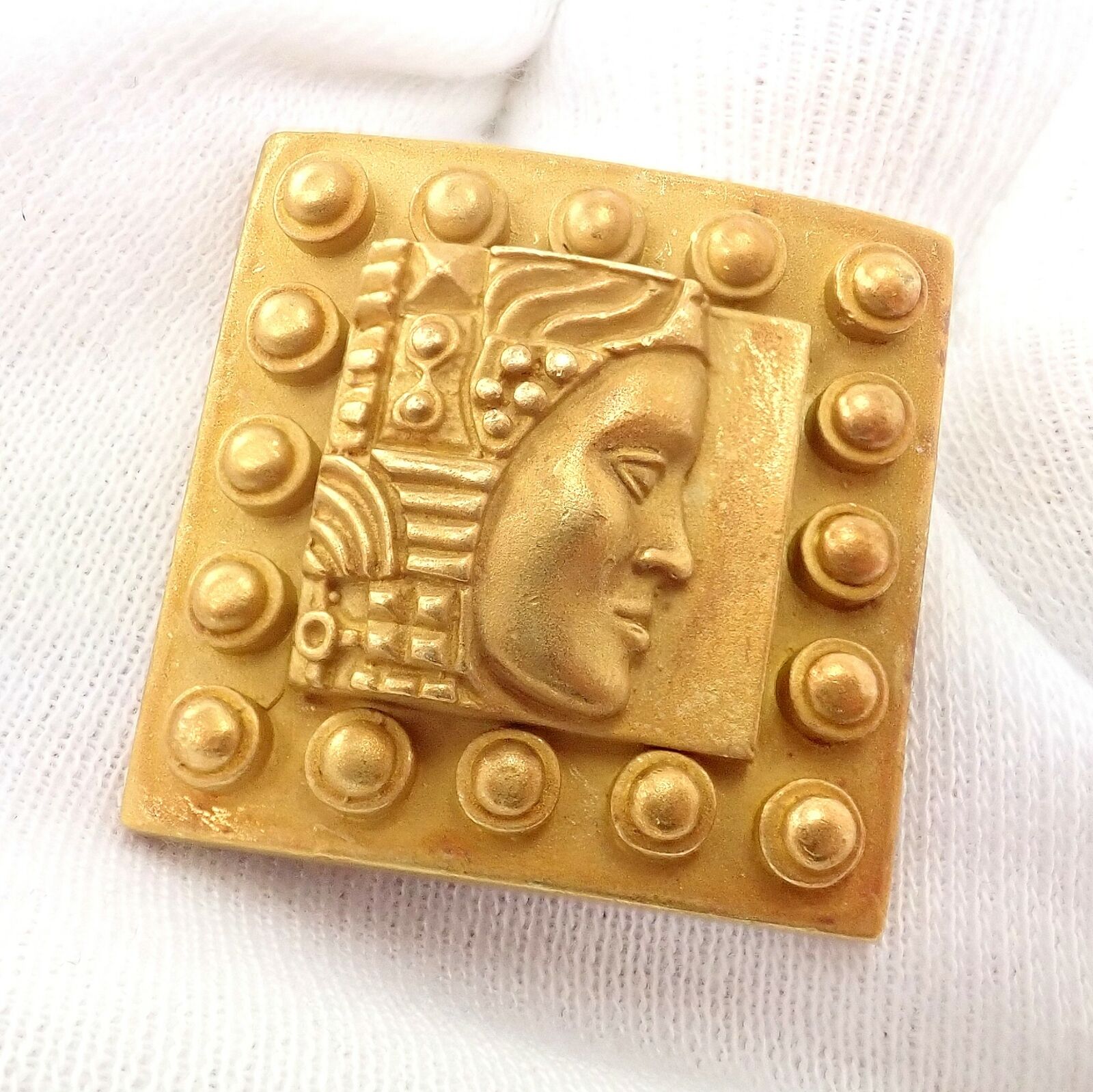 Authentic! Barry Kieselstein Cord 18k Yellow Gold Women Of The World Pin Brooch | Fortrove