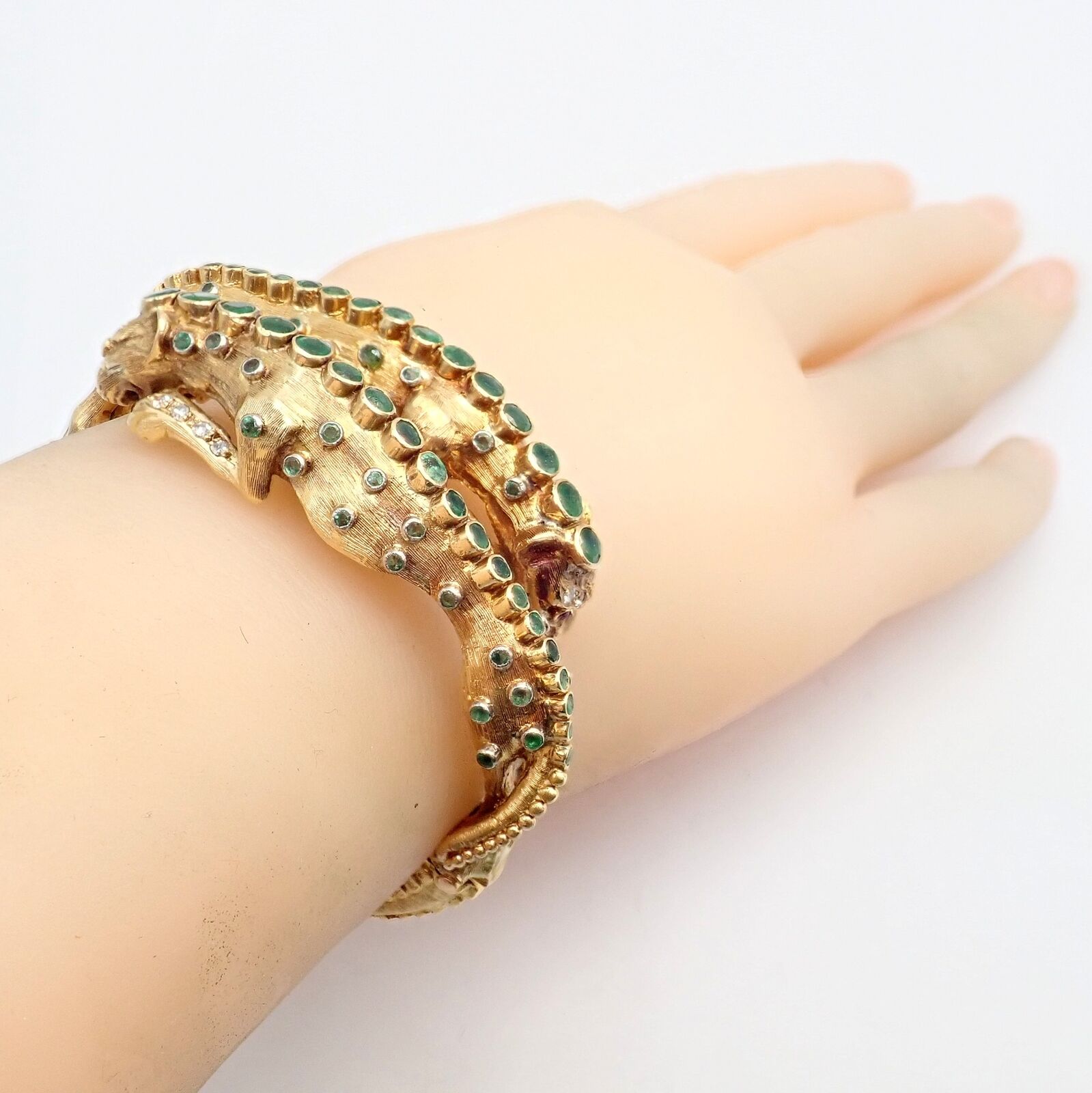 Vintage! Ilias Lalaounis 18k Yellow Gold Emerald Diamond Lioness Bangle Bracelet | Fortrove