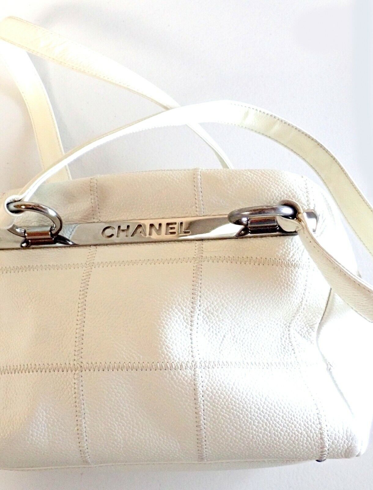 WOW! AUTHENTIC 2005 CHANEL LAX SQUARE STITCH CREAM CAVIAR LEATHER HANDBAG | Fortrove