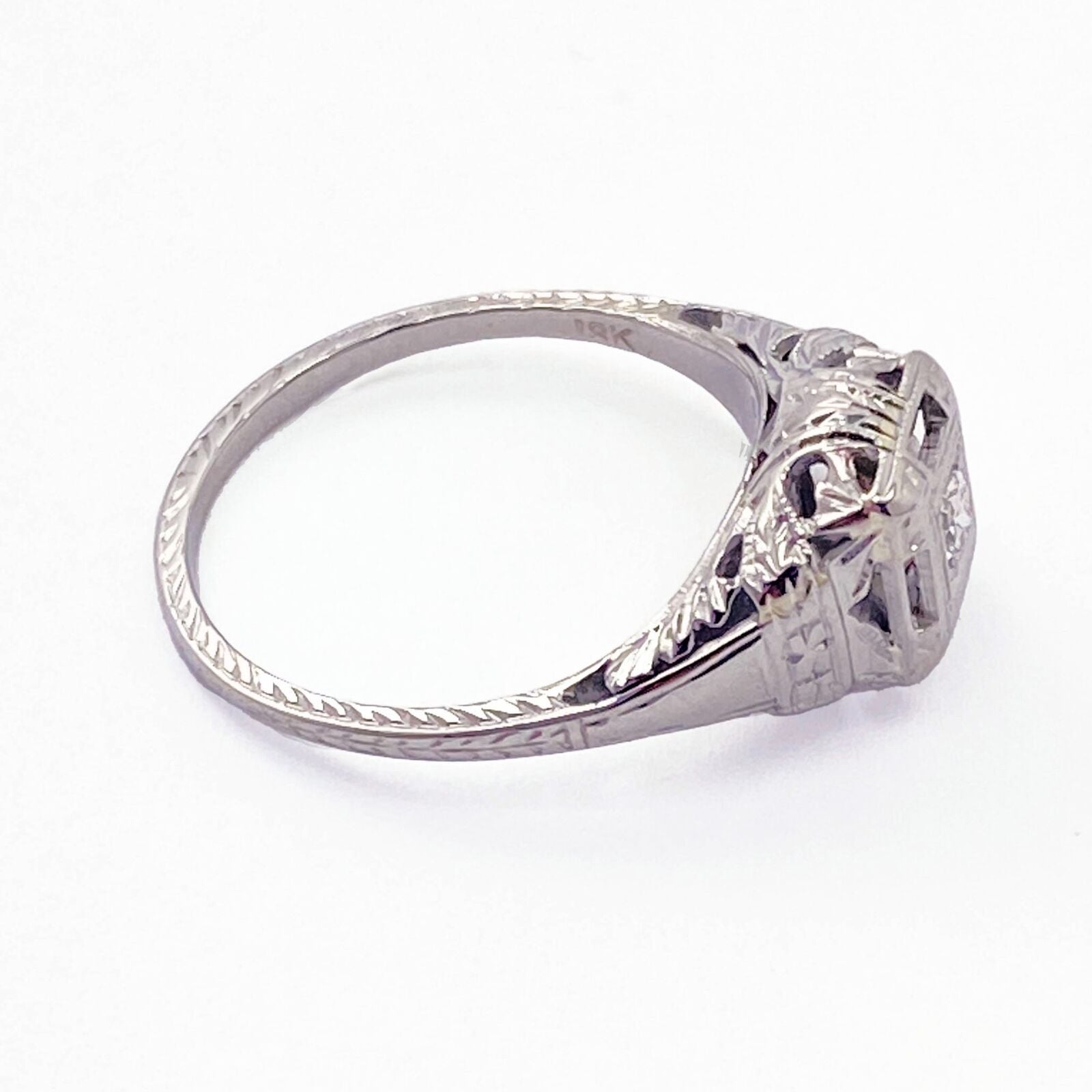 Vintage Estate 18k White Gold 0.14ct Diamond Art Deco Filigree Ring sz 5.75 | Fortrove