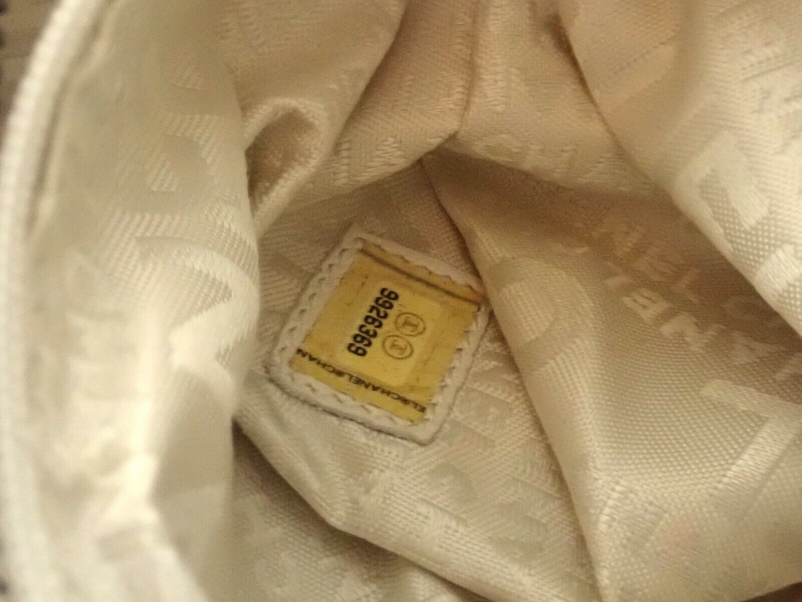 WOW! AUTHENTIC 2005 CHANEL LAX SQUARE STITCH CREAM CAVIAR LEATHER HANDBAG | Fortrove