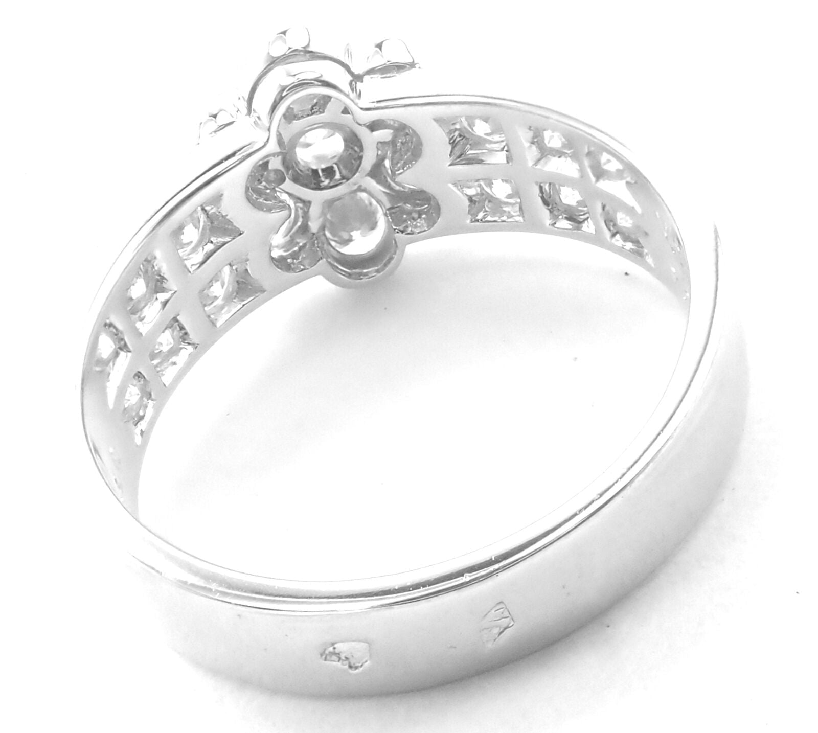 Authentic! Van Cleef & Arpels Platinum Diamond Fleurette Flower Ring | Fortrove