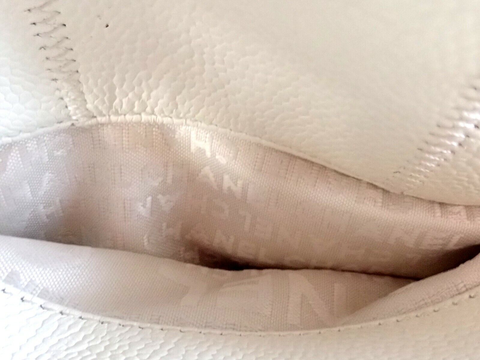 WOW! AUTHENTIC 2005 CHANEL LAX SQUARE STITCH CREAM CAVIAR LEATHER HANDBAG | Fortrove