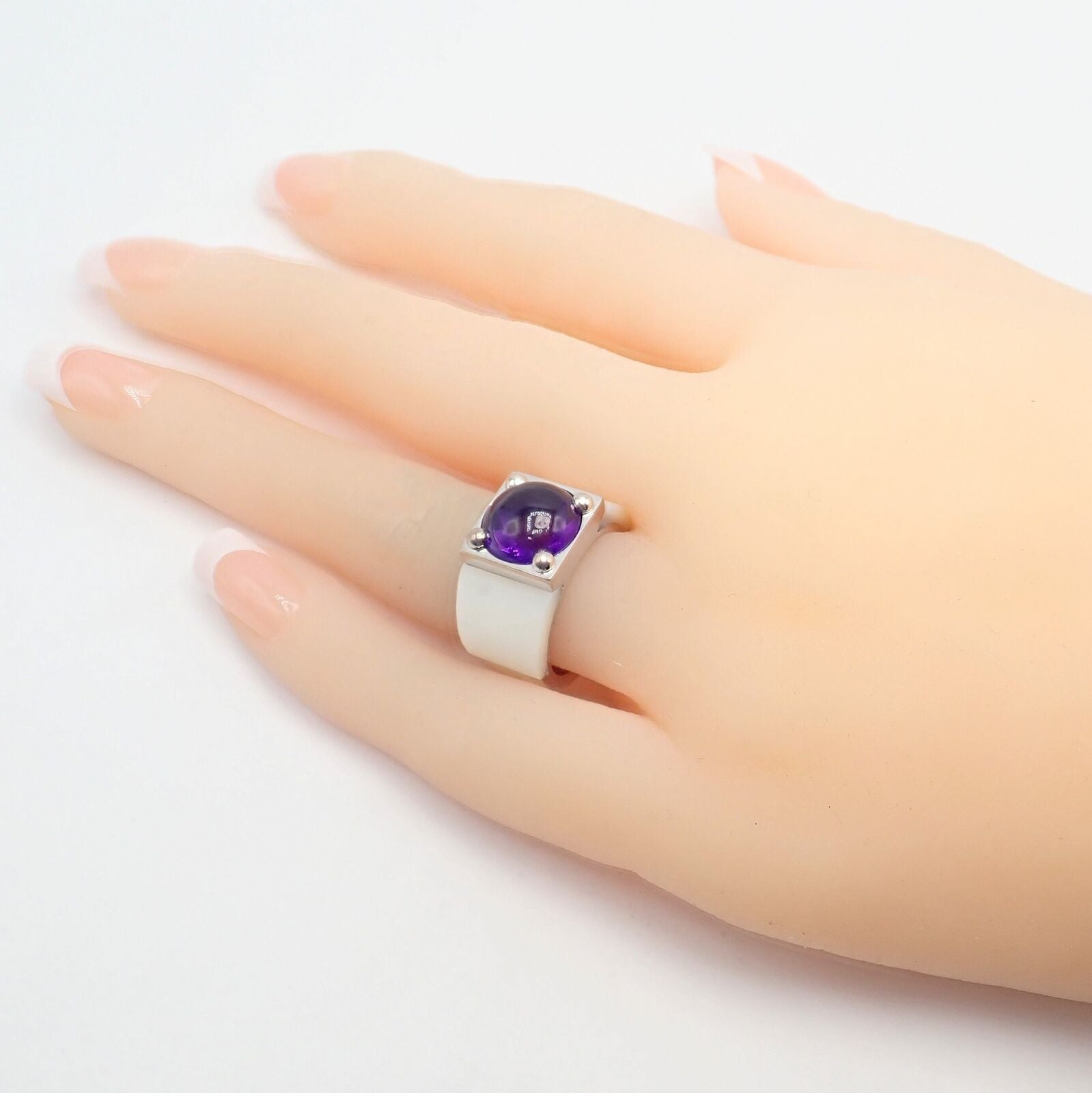 Rare! Authentic Van Cleef & Arpels 18k White Gold Amethyst Mother of Pearl Ring | Fortrove