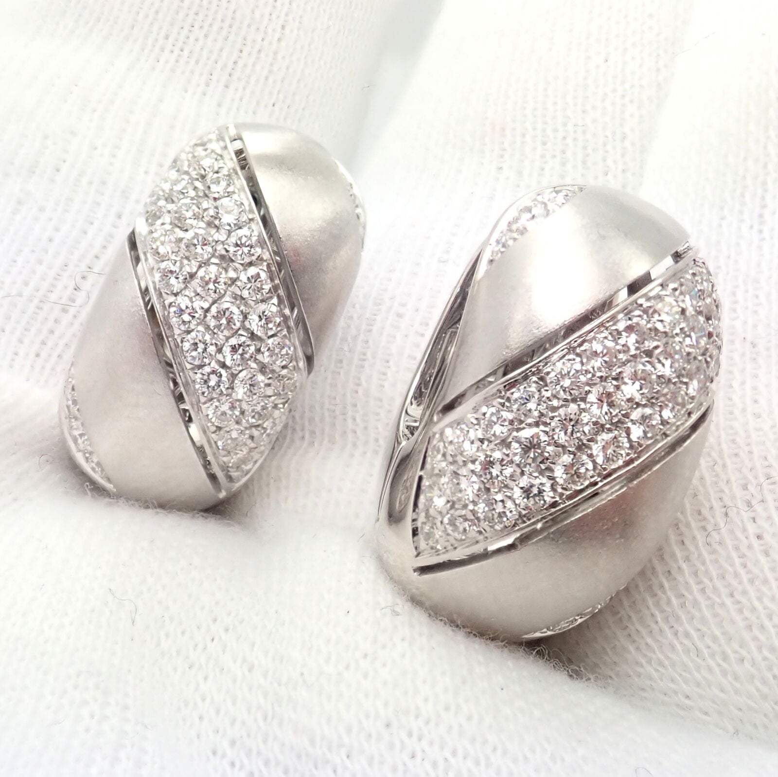 Authentic! Damiani 18k White Gold 2ct Diamond Brushed Large Huggie Earrings | Fortrove