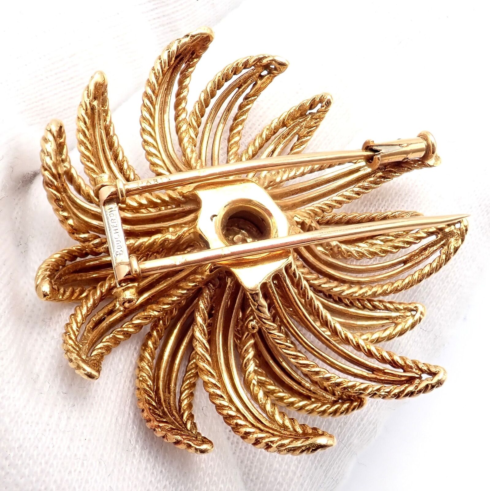 Vintage Boucheron Paris 18k Yellow Gold Large Flower Pin Brooch 1960s | Fortrove