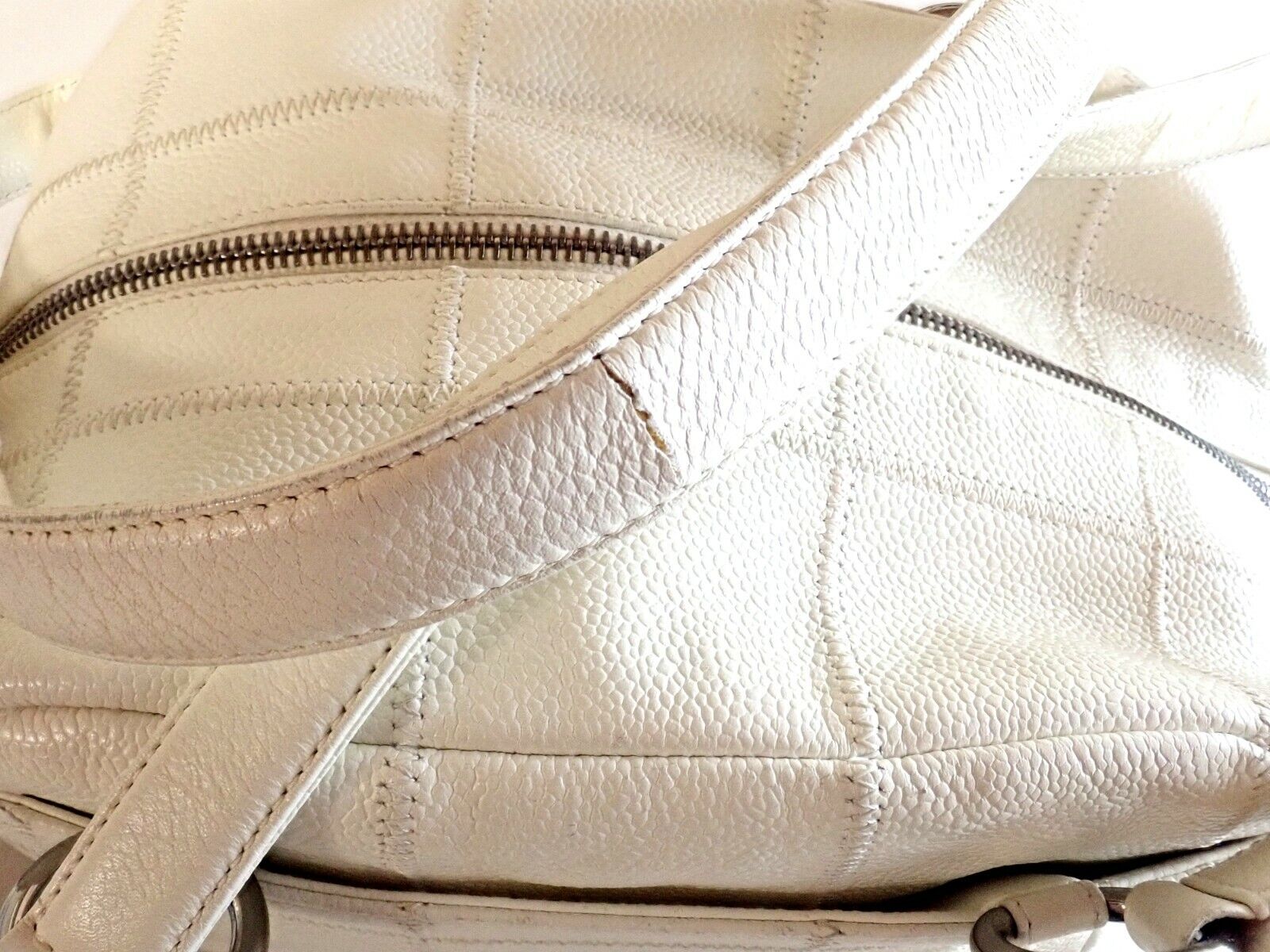 WOW! AUTHENTIC 2005 CHANEL LAX SQUARE STITCH CREAM CAVIAR LEATHER HANDBAG | Fortrove