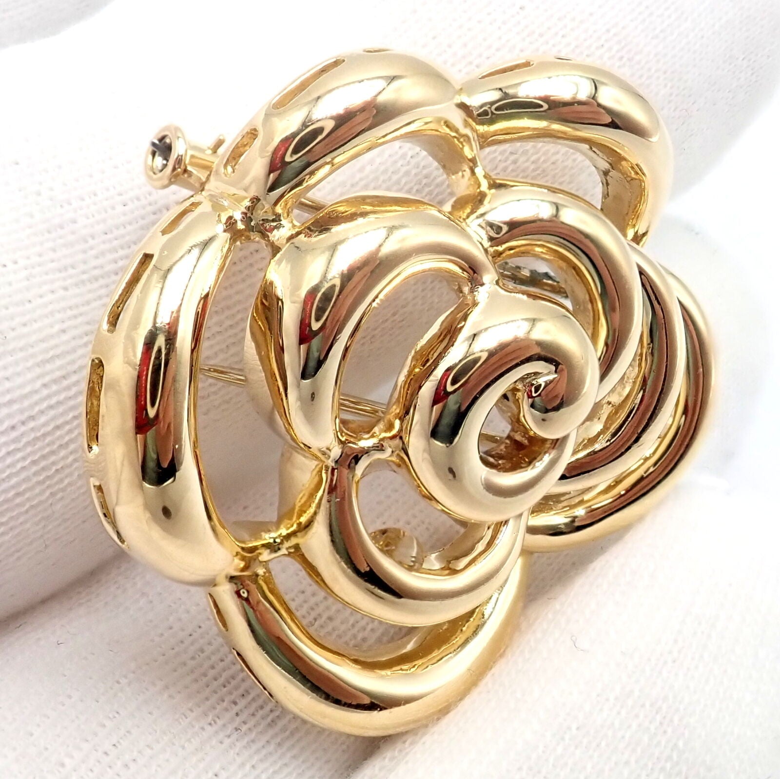 Authentic Van Cleef & Arpels 18k Yellow Gold Camellia Flower Pin Brooch 1998 | Fortrove