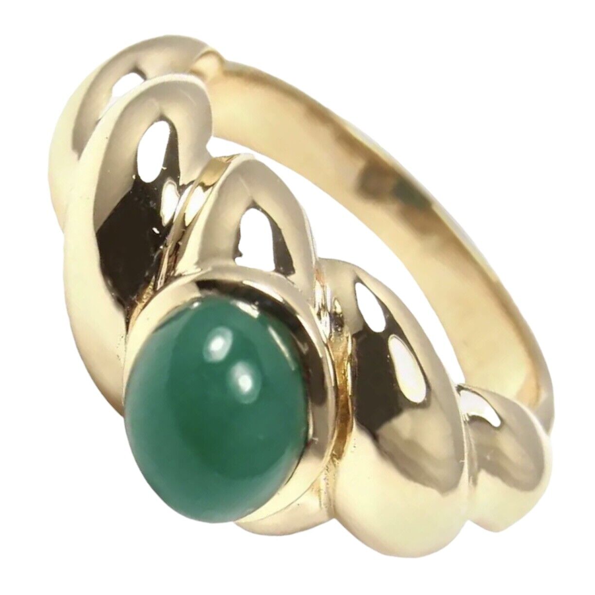 Authentic! Rare Van Cleef & Arpels 18k Yellow Gold Green Chalcedony Ring | Fortrove