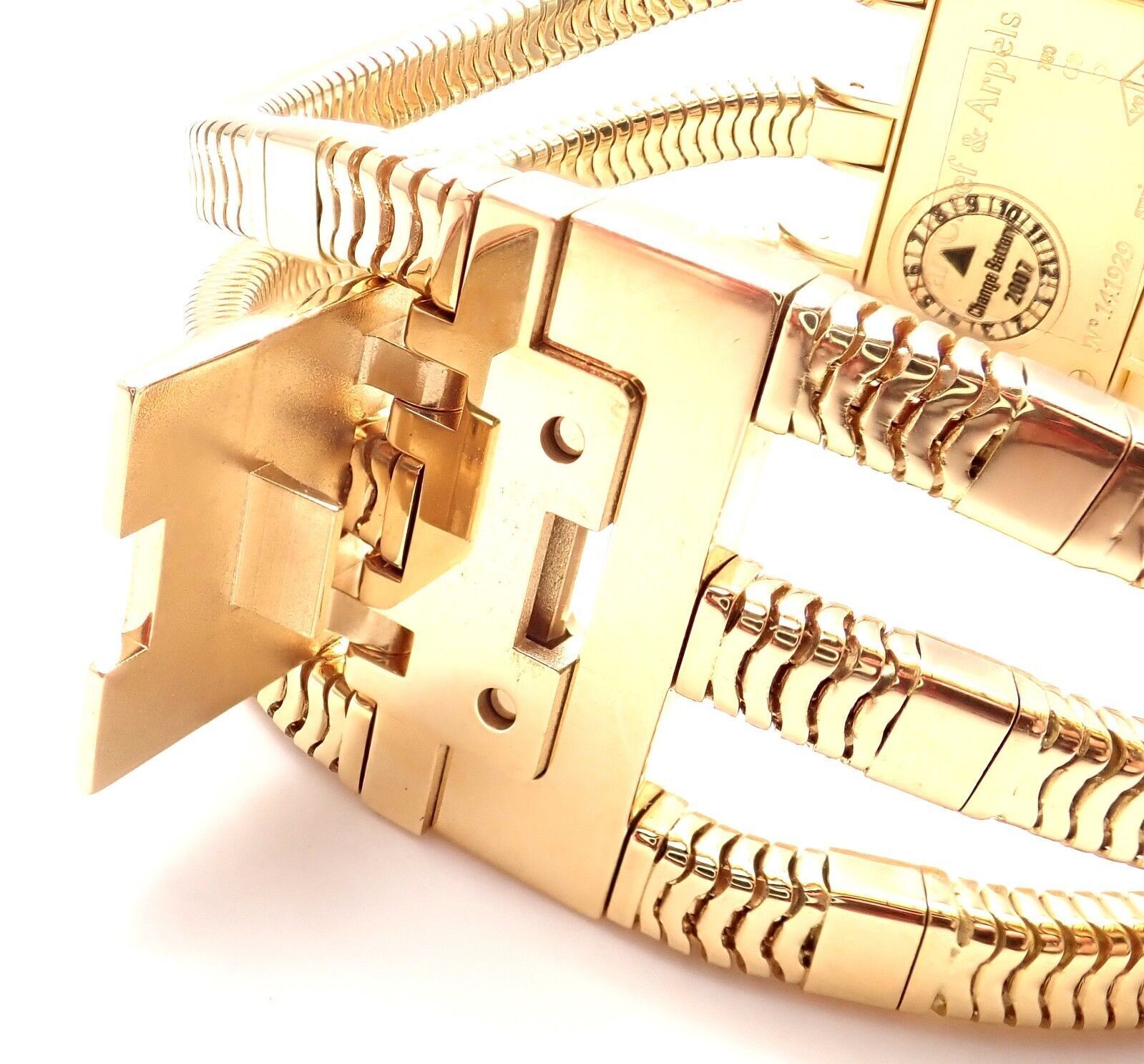 Authentic! Van Cleef & Arpels 18k Gold Diamond Liane Collection Bracelet Watch | Fortrove