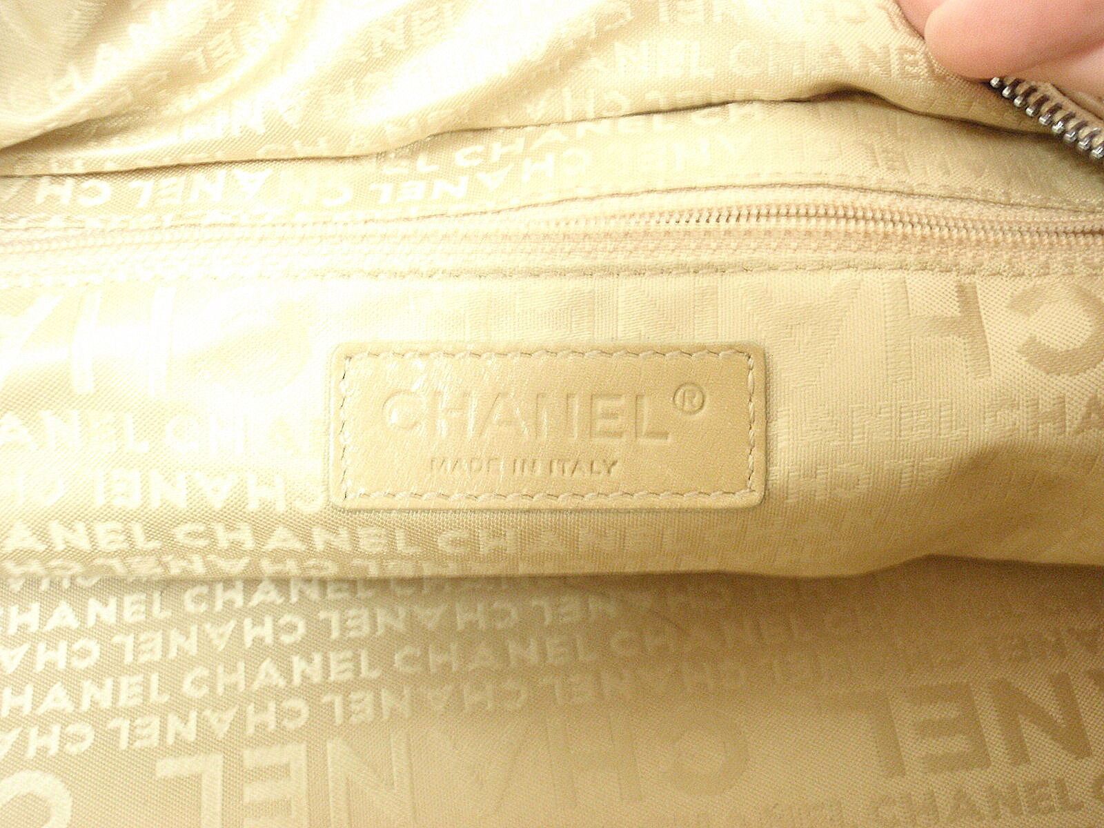 AUTHENTIC 2004 CHANEL LAX SQUARE STITCH CAFE o'LAIT SOFT CAVIAR LEATHER HANDBAG | Fortrove