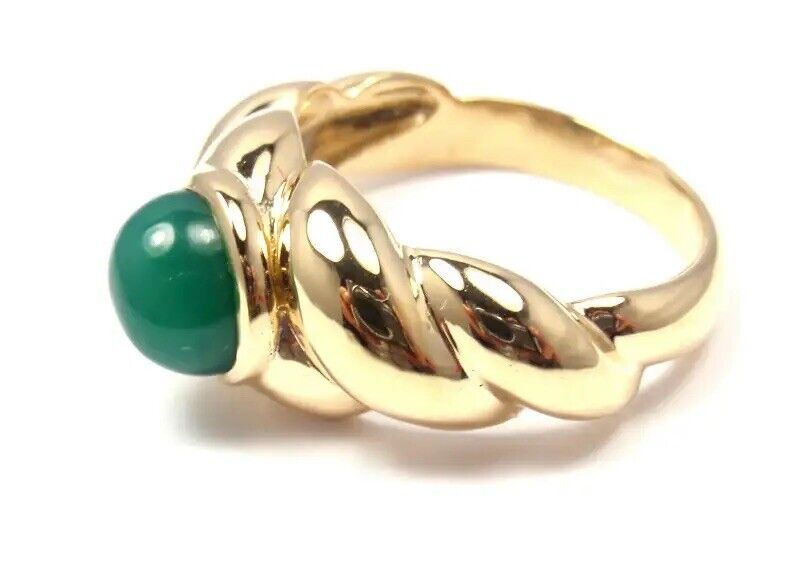 Authentic! Rare Van Cleef & Arpels 18k Yellow Gold Green Chalcedony Ring | Fortrove