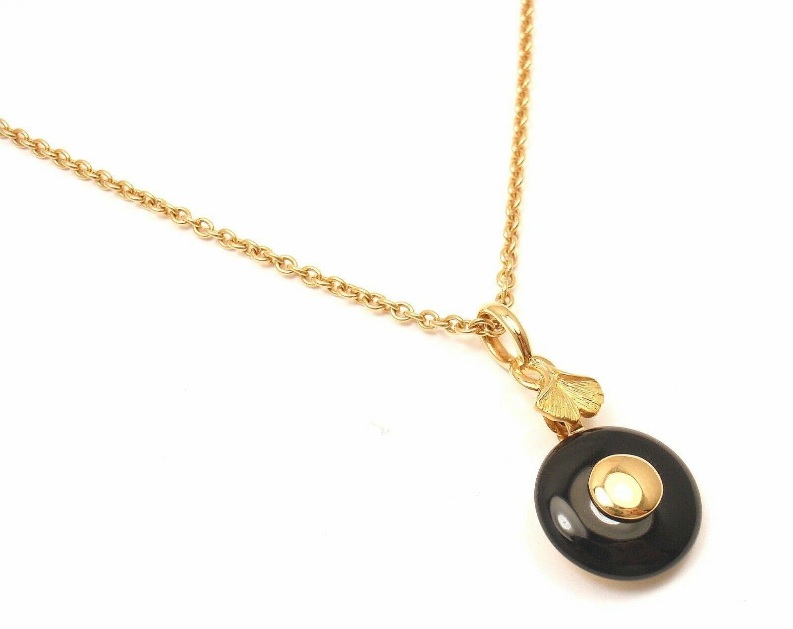 New! Authentic Carrera Y Carrera 18k Yellow Gold Ginkgo Onyx Pendant Necklace | Fortrove