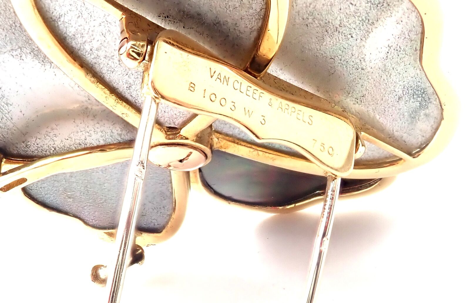 Van Cleef & Arpels Clématite 18k Yellow Gold Diamond Gray Mother of Pearl Brooch | Fortrove