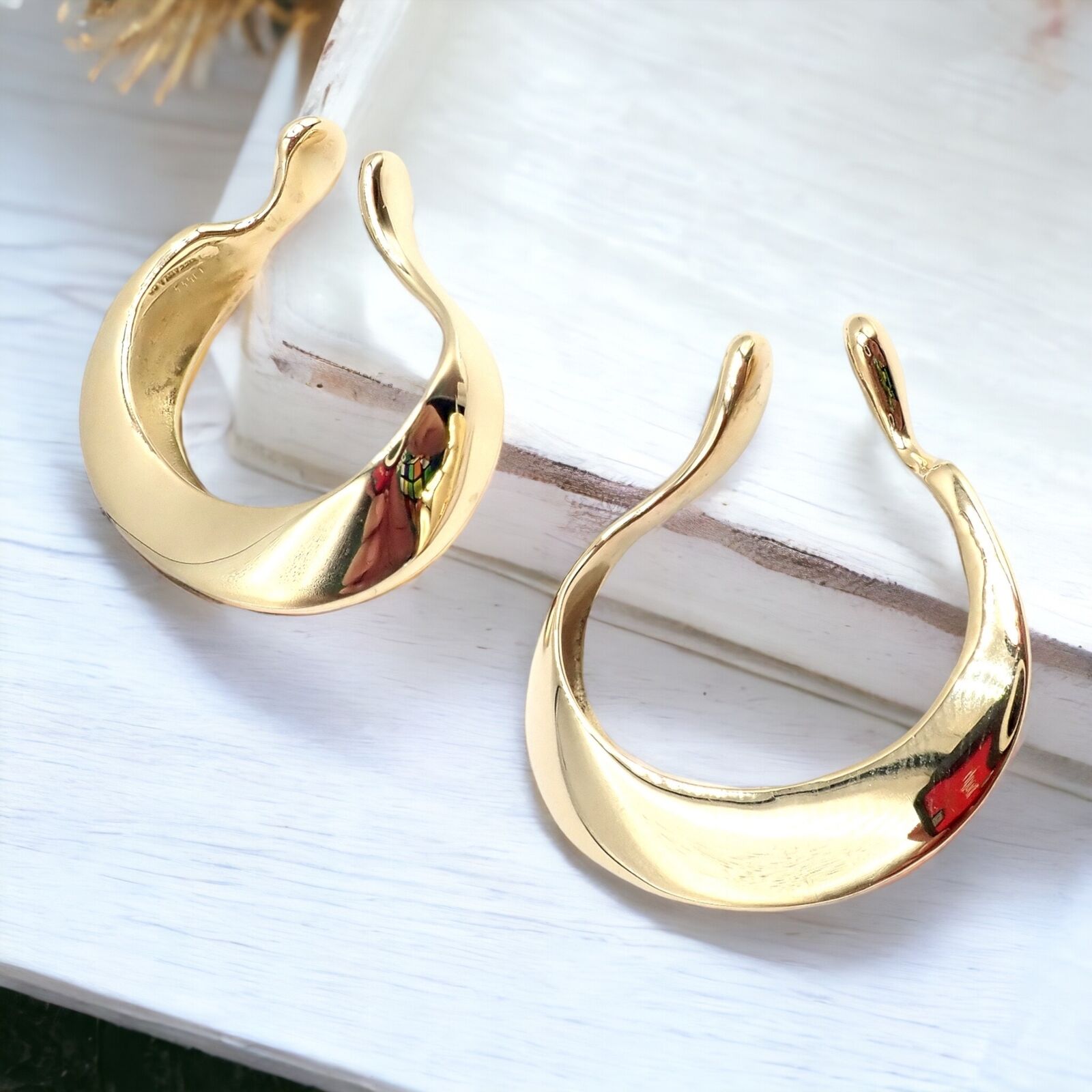 Authentic Vintage Tiffany & Co 18k Yellow Gold Peretti Lily Lobe Hoop Earrings | Fortrove