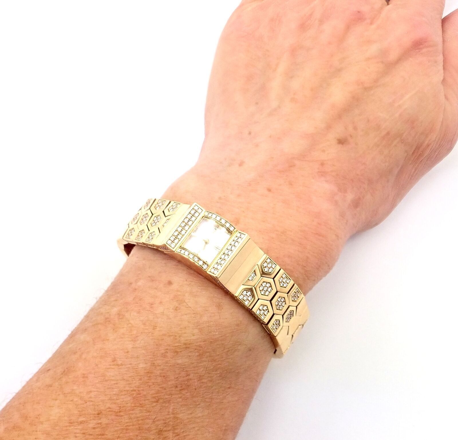 Authentic! Van Cleef & Arpels Ludo Swann 18k Yellow Gold Diamond Watch Papers | Fortrove