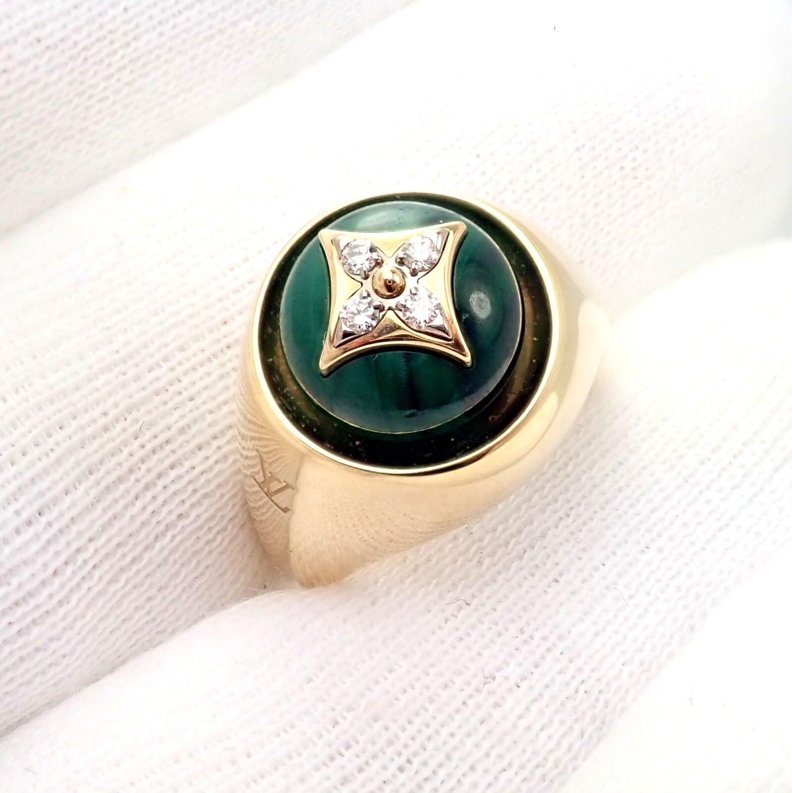 Authentic Louis Vuitton LV 18k Yellow Gold Diamond Malachite Blossom Signet Ring | Fortrove