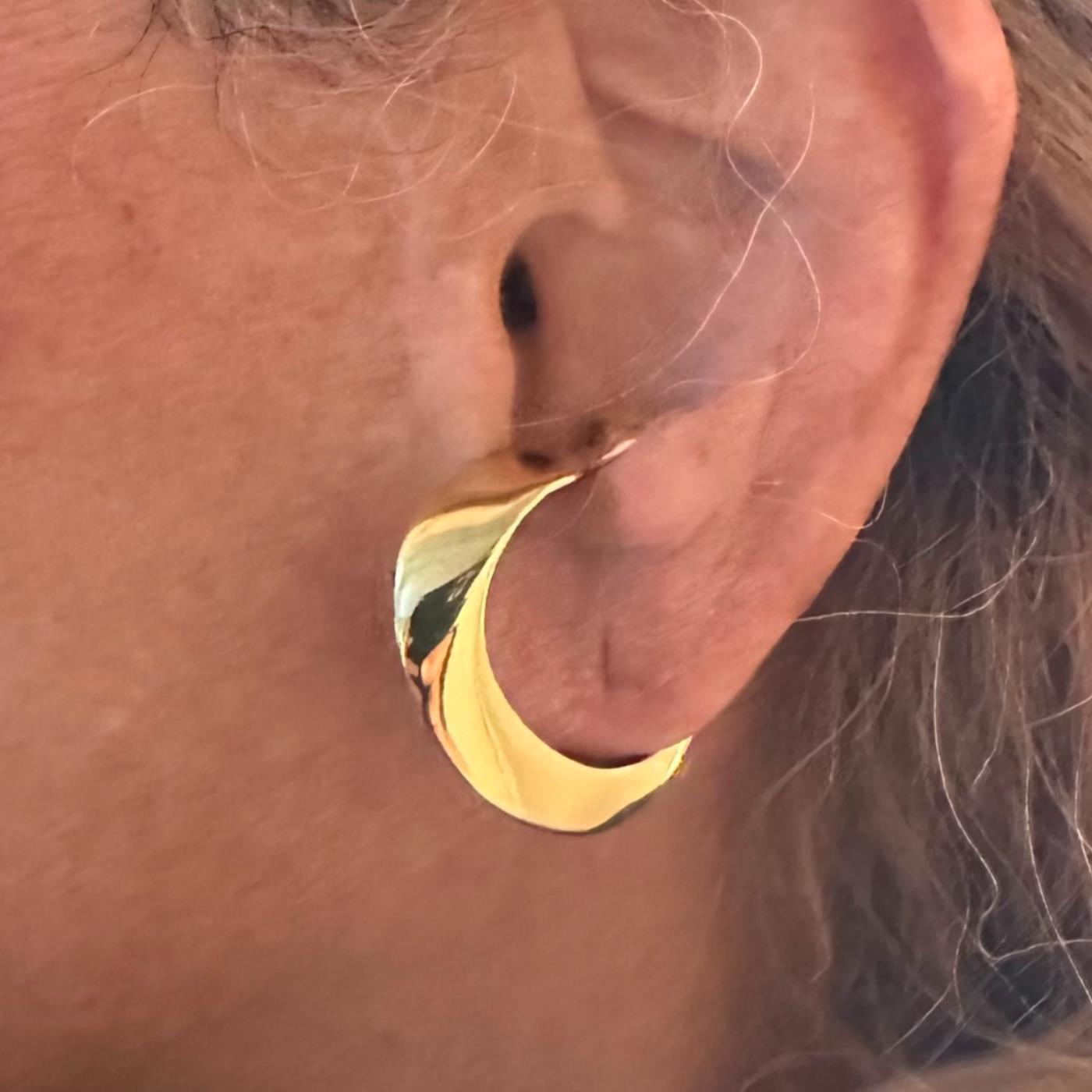 Authentic Vintage Tiffany & Co 18k Yellow Gold Peretti Lily Lobe Hoop Earrings | Fortrove