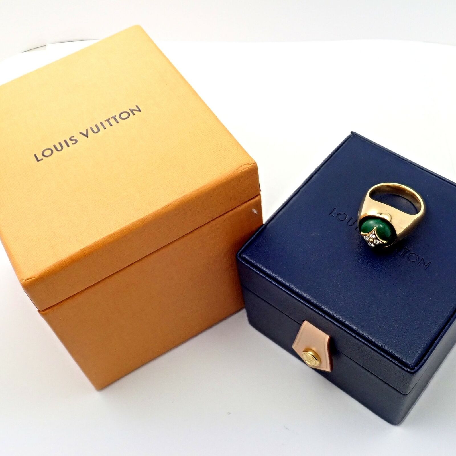 Authentic Louis Vuitton LV 18k Yellow Gold Diamond Malachite Blossom Signet Ring | Fortrove