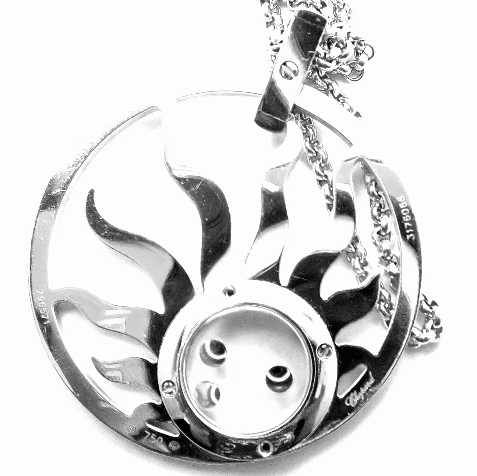 Authentic! Chopard Happy Diamond Sun 18K White Gold Pendant Necklace | Fortrove
