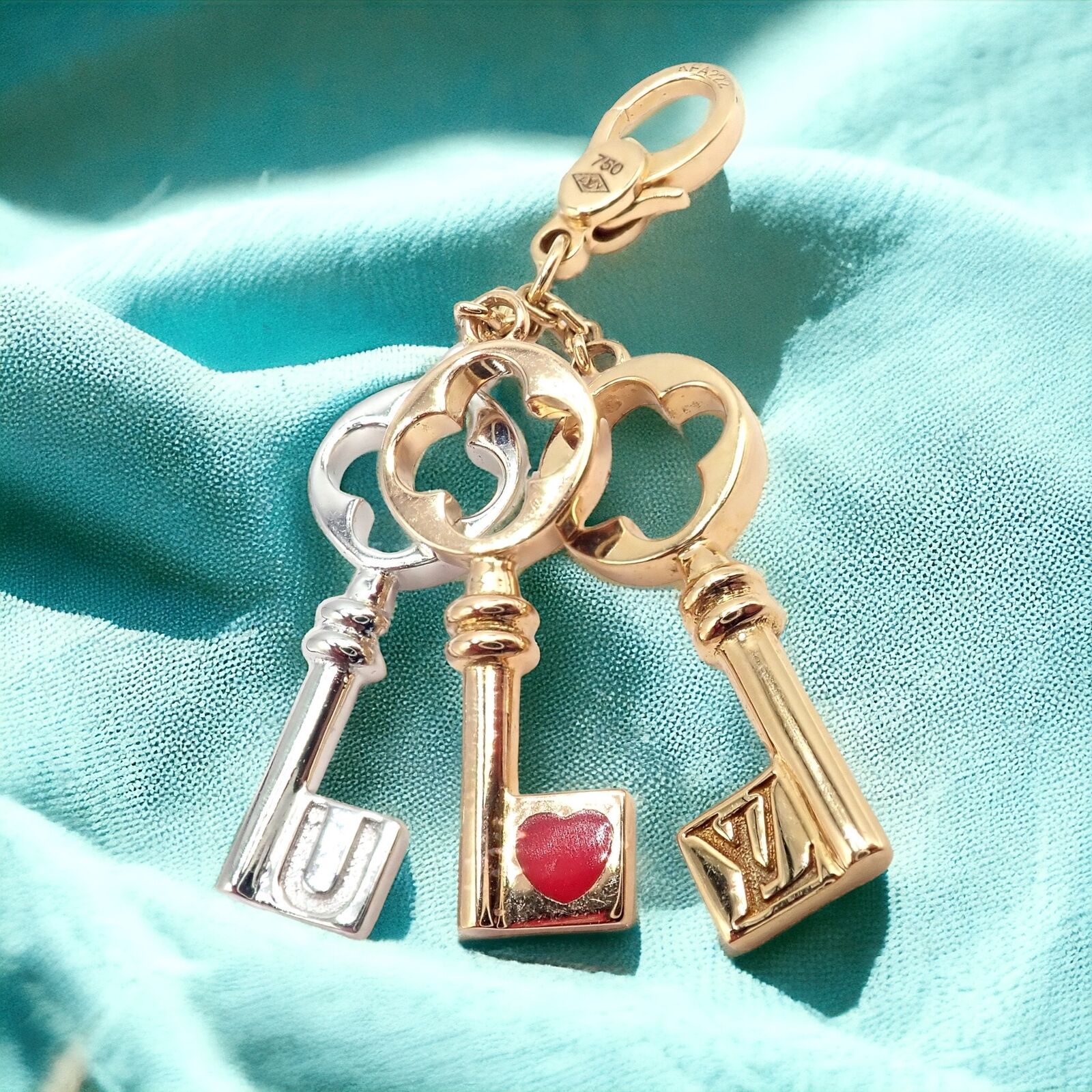 Rare! Louis Vuitton LV 18k Tri Color Gold Enamel Heart Three Keys Charm Pendant | Fortrove
