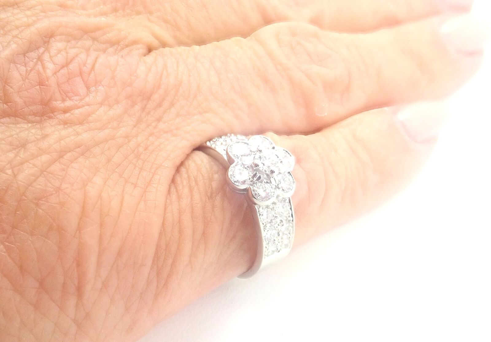 Authentic! Van Cleef & Arpels Platinum Diamond Fleurette Flower Ring | Fortrove