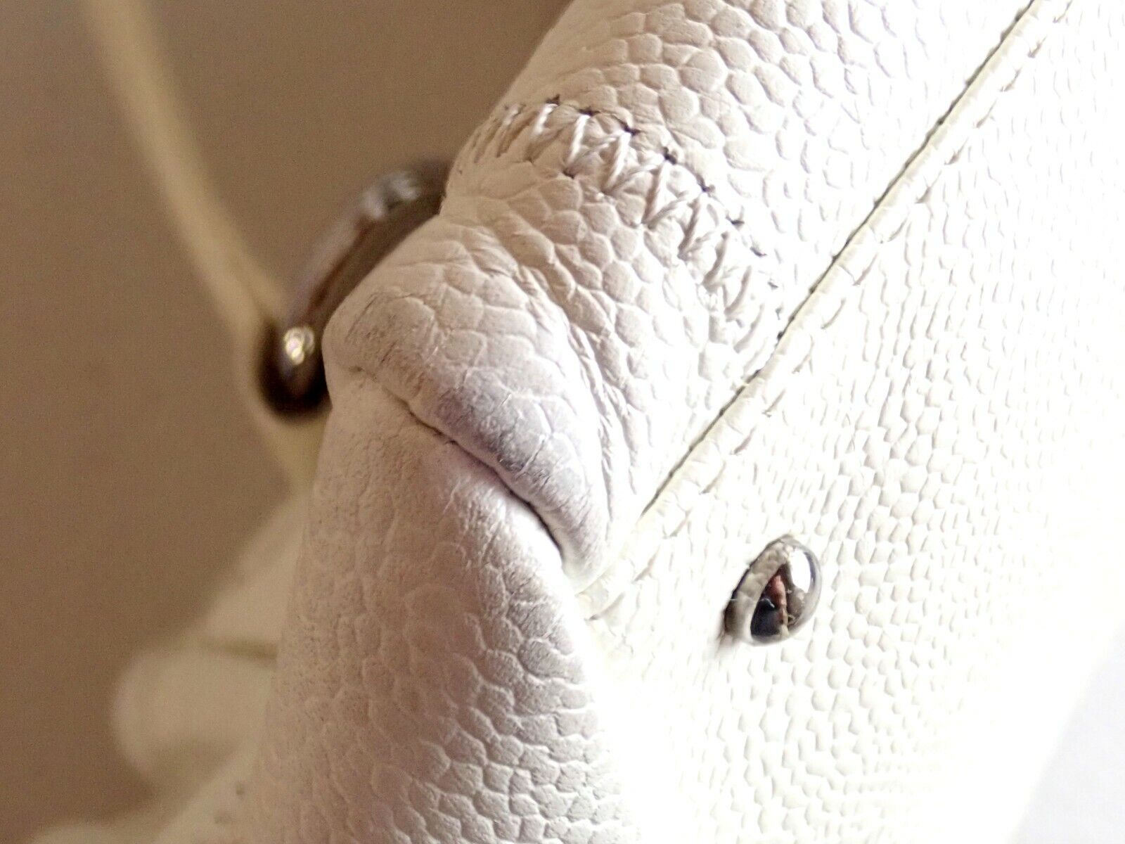 WOW! AUTHENTIC 2005 CHANEL LAX SQUARE STITCH CREAM CAVIAR LEATHER HANDBAG | Fortrove