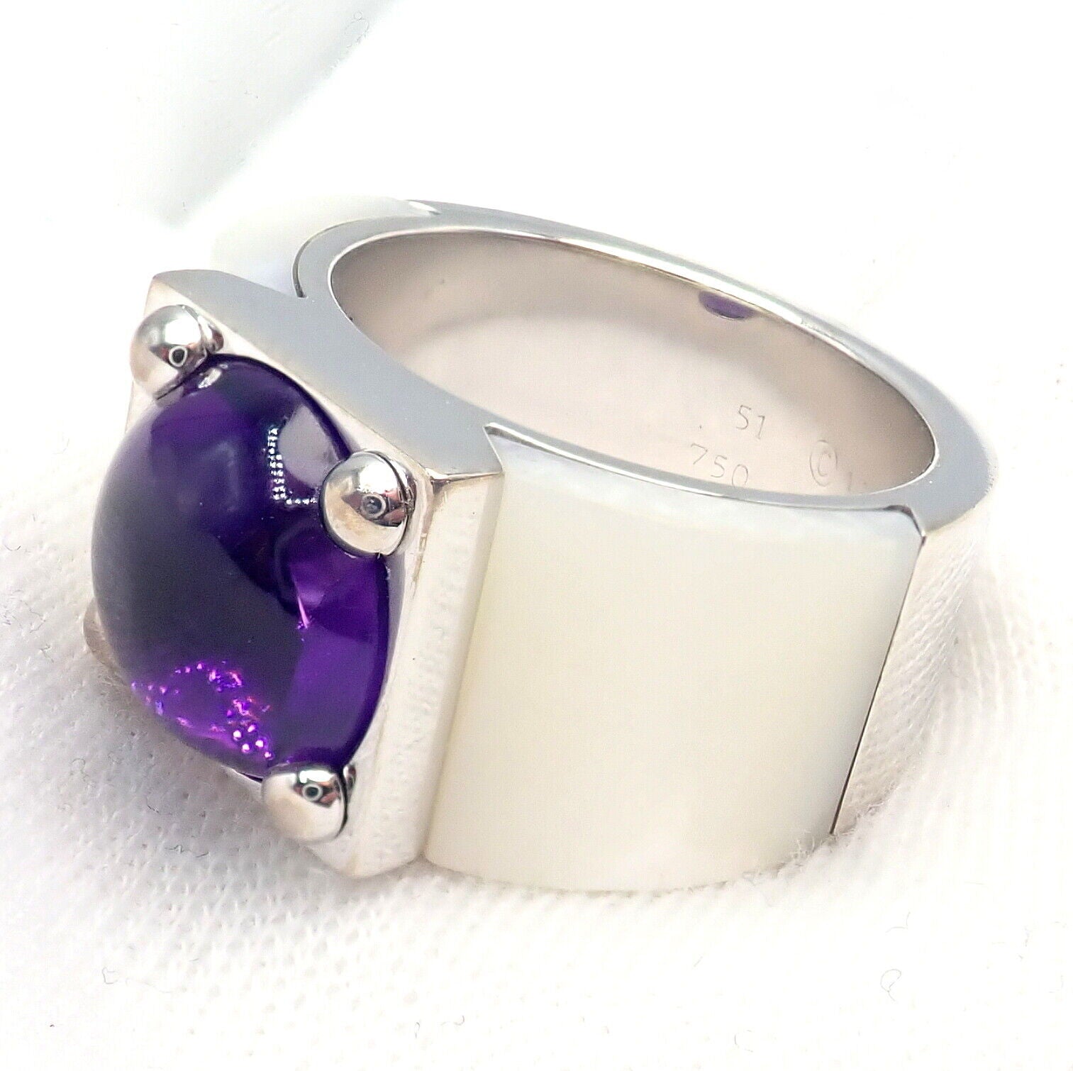 Rare! Authentic Van Cleef & Arpels 18k White Gold Amethyst Mother of Pearl Ring | Fortrove