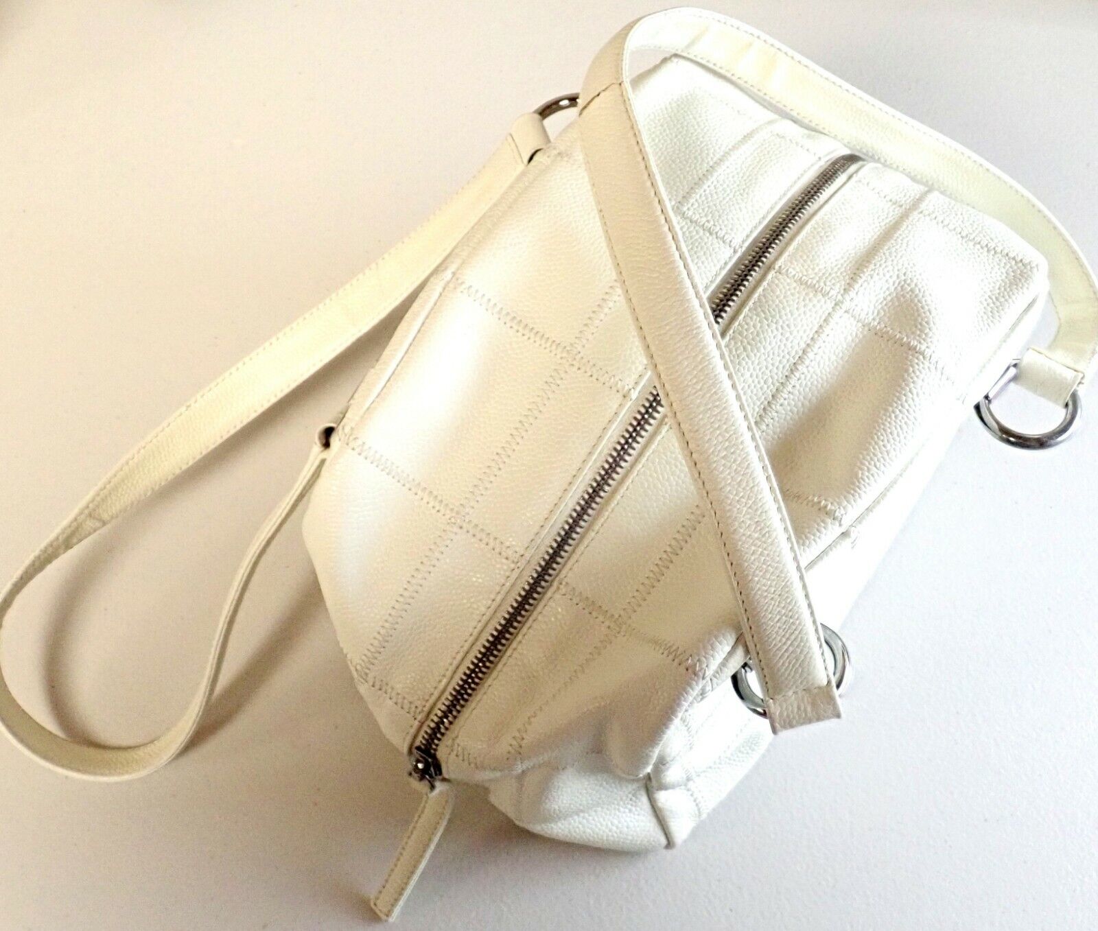 WOW! AUTHENTIC 2005 CHANEL LAX SQUARE STITCH CREAM CAVIAR LEATHER HANDBAG | Fortrove