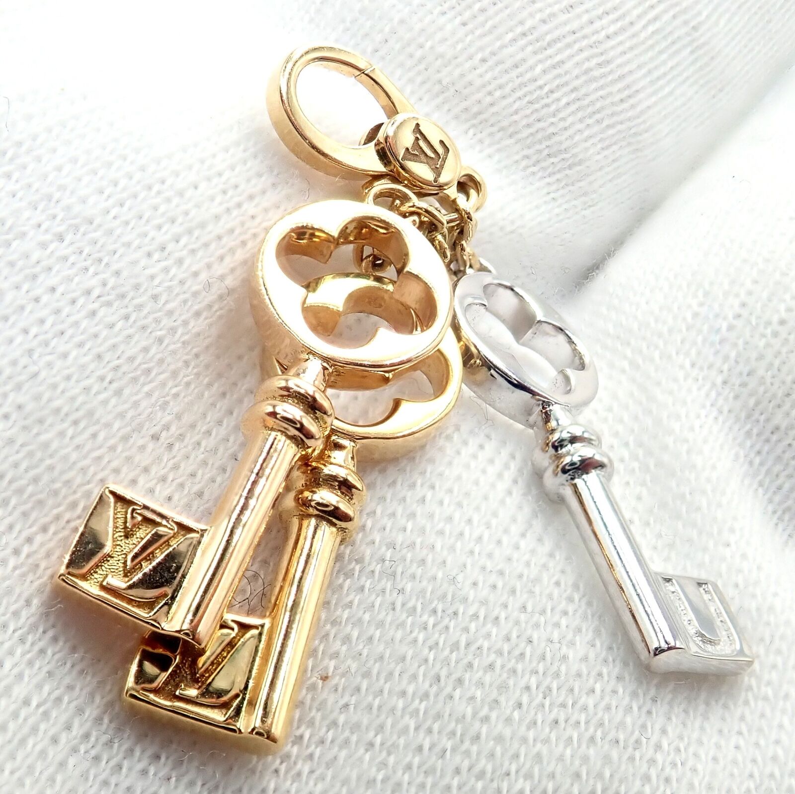 Rare! Louis Vuitton LV 18k Tri Color Gold Enamel Heart Three Keys Charm Pendant | Fortrove