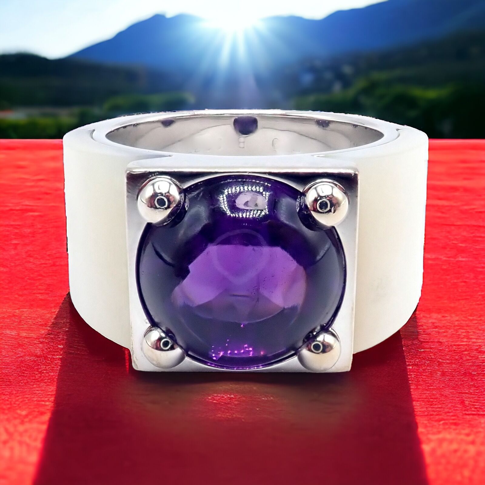 Rare! Authentic Van Cleef & Arpels 18k White Gold Amethyst Mother of Pearl Ring | Fortrove
