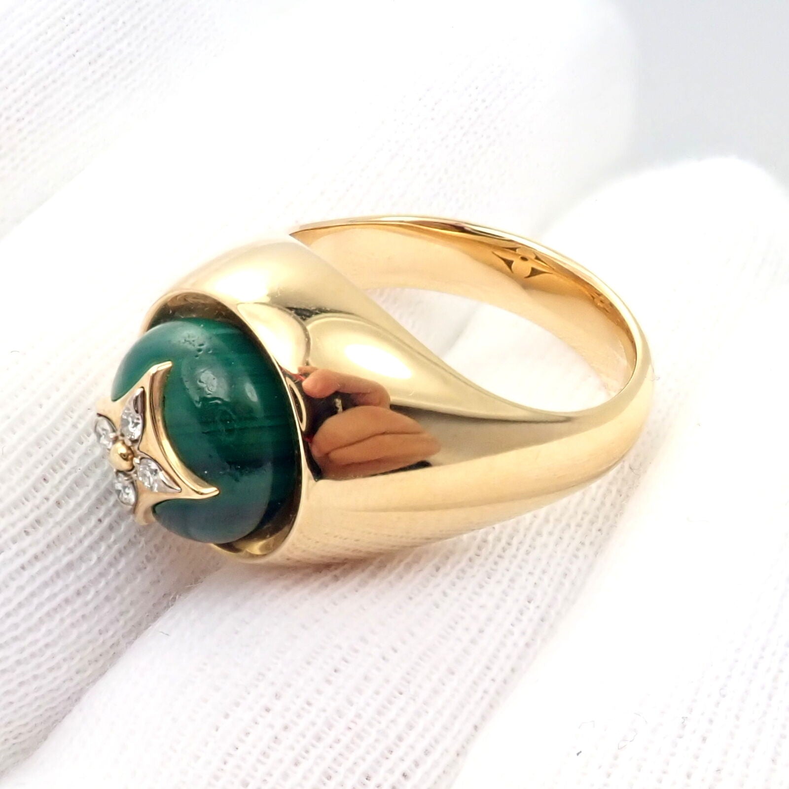 Authentic Louis Vuitton LV 18k Yellow Gold Diamond Malachite Blossom Signet Ring | Fortrove