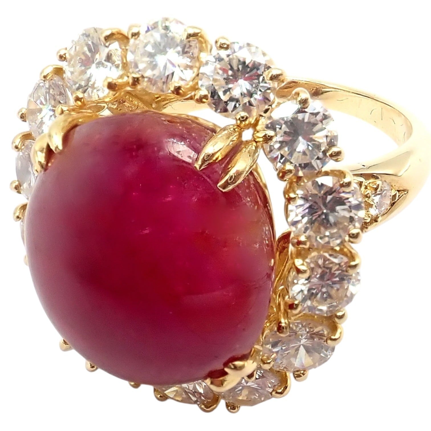 Van Cleef & Arpels 18k Gold Large Cabochon Burmese No Heat Ruby Diamond Ring GIA | Fortrove