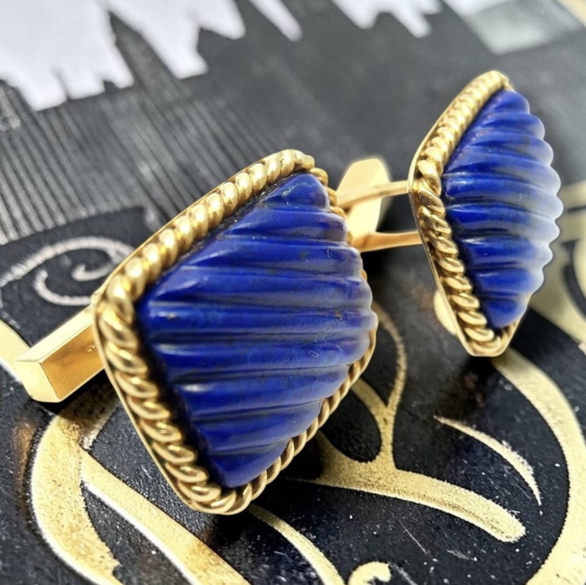 Tiffany & Co. 18k Yellow Gold Large Lapis Lazuli Rope Bordered Gold Cufflinks | Fortrove