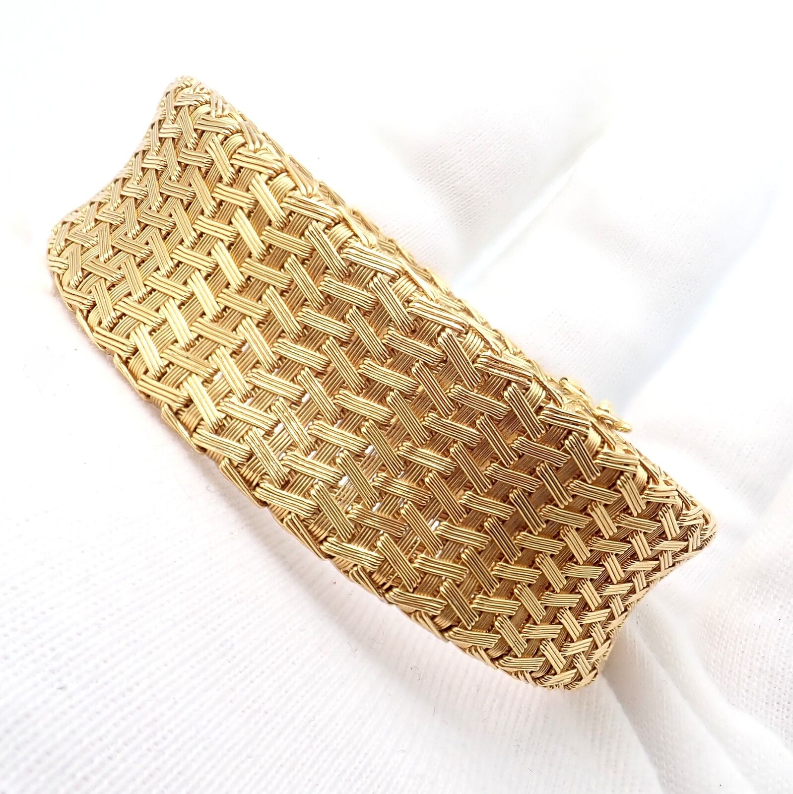 Authentic! Roberto Coin 18k Yellow Gold Large Basket Weave Bracelet | Fortrove