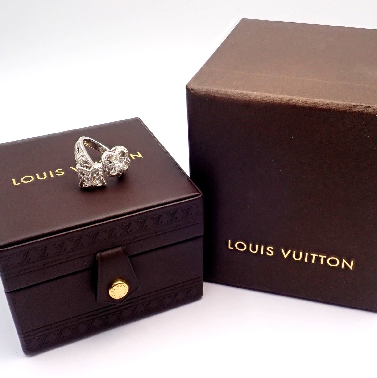 Authentic Louis Vuitton LV 18k White Gold Signature Diamond Fusion Blossom Ring | Fortrove