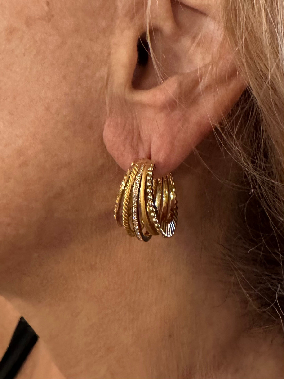 New! Authentic Carrera Y Carrera Melodia 18k Yellow Gold Diamond Hoop Earrings | Fortrove