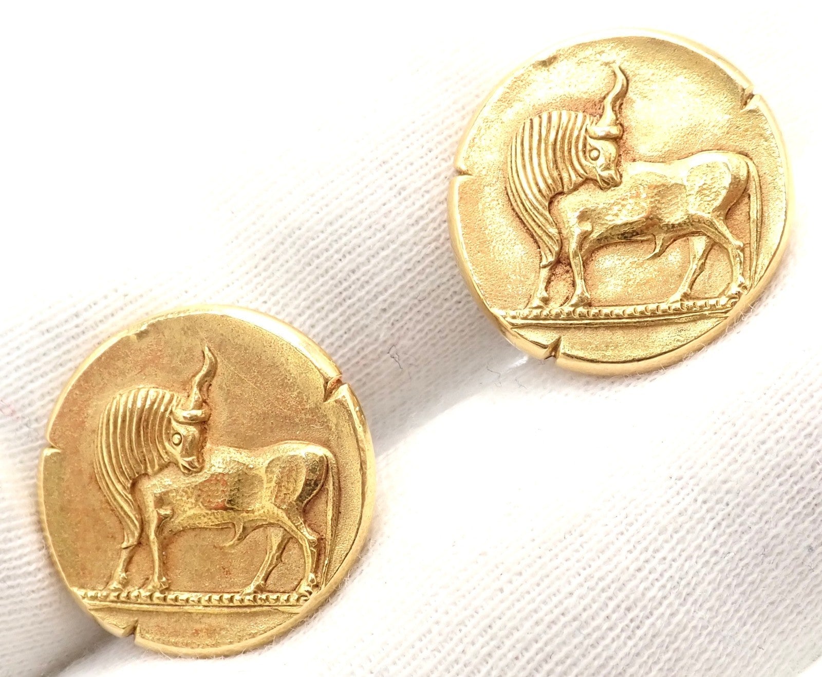 Vintage! Van Cleef & Arpels G. L'Enfant 18k Yellow Gold Zodiac Taurus Cufflinks | Fortrove