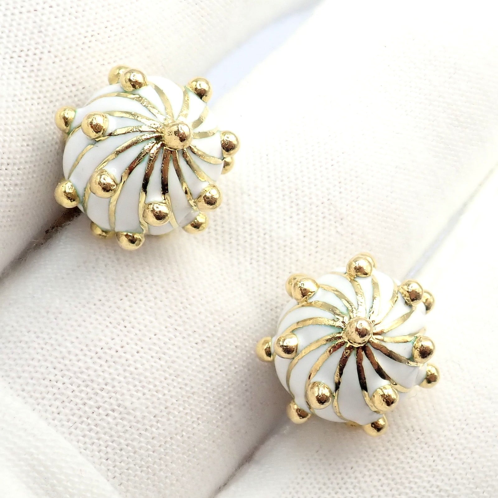 Vintage! David Webb 18k Yellow Gold White Enamel Ball Spike Cufflinks | Fortrove