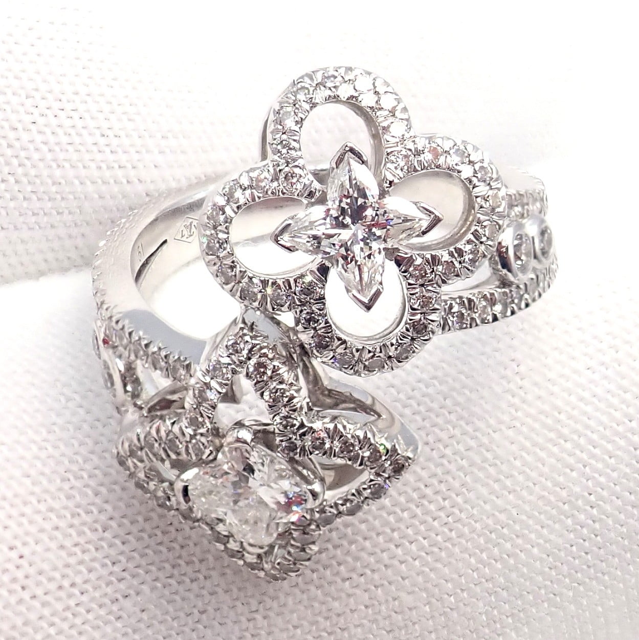 Authentic Louis Vuitton LV 18k White Gold Signature Diamond Fusion Blossom Ring | Fortrove