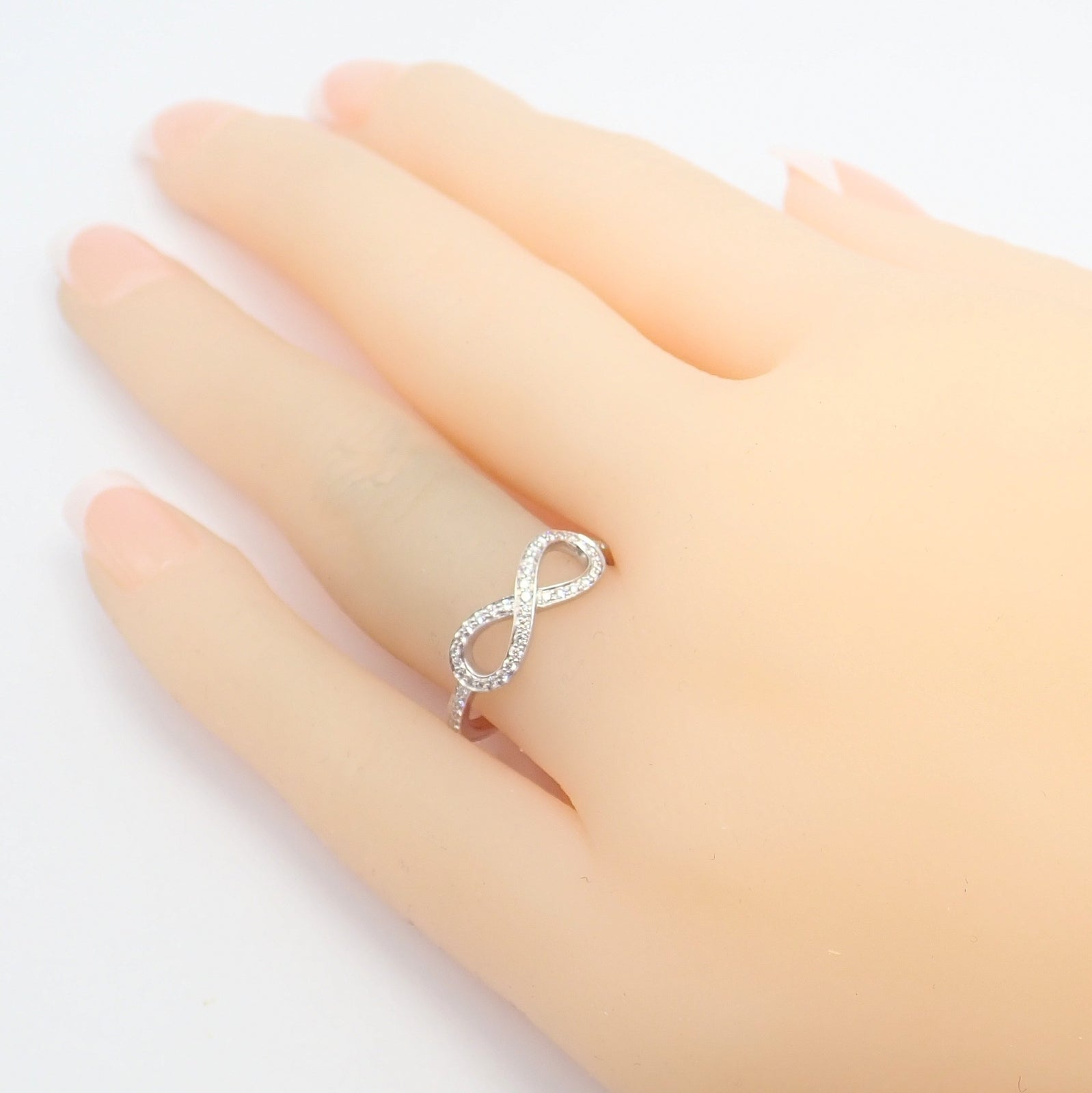 Tiffany & Co Platinum 0.12ct Diamond Infinity Stacking Ring sz 6.5 | Fortrove