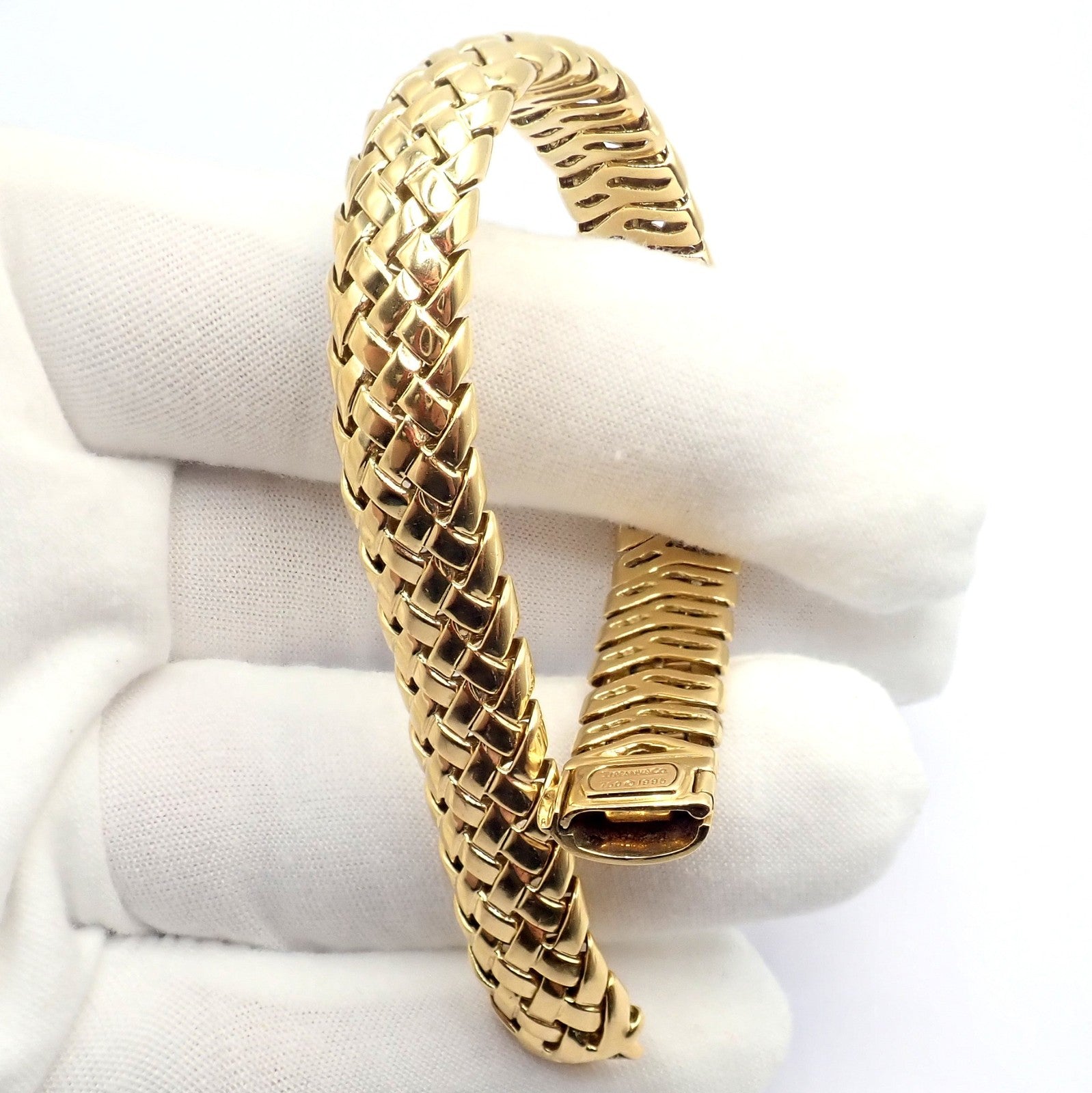Authentic! Tiffany & Co Vannerie 18k Yellow Gold Basket Weave