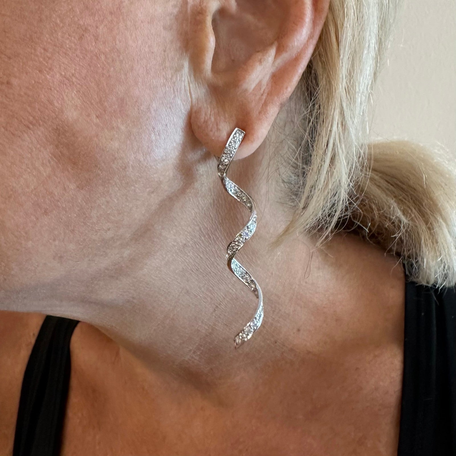 Authentic! Harry Winston Platinum Diamond Twisted Long Hanging Drop Earrings | Fortrove