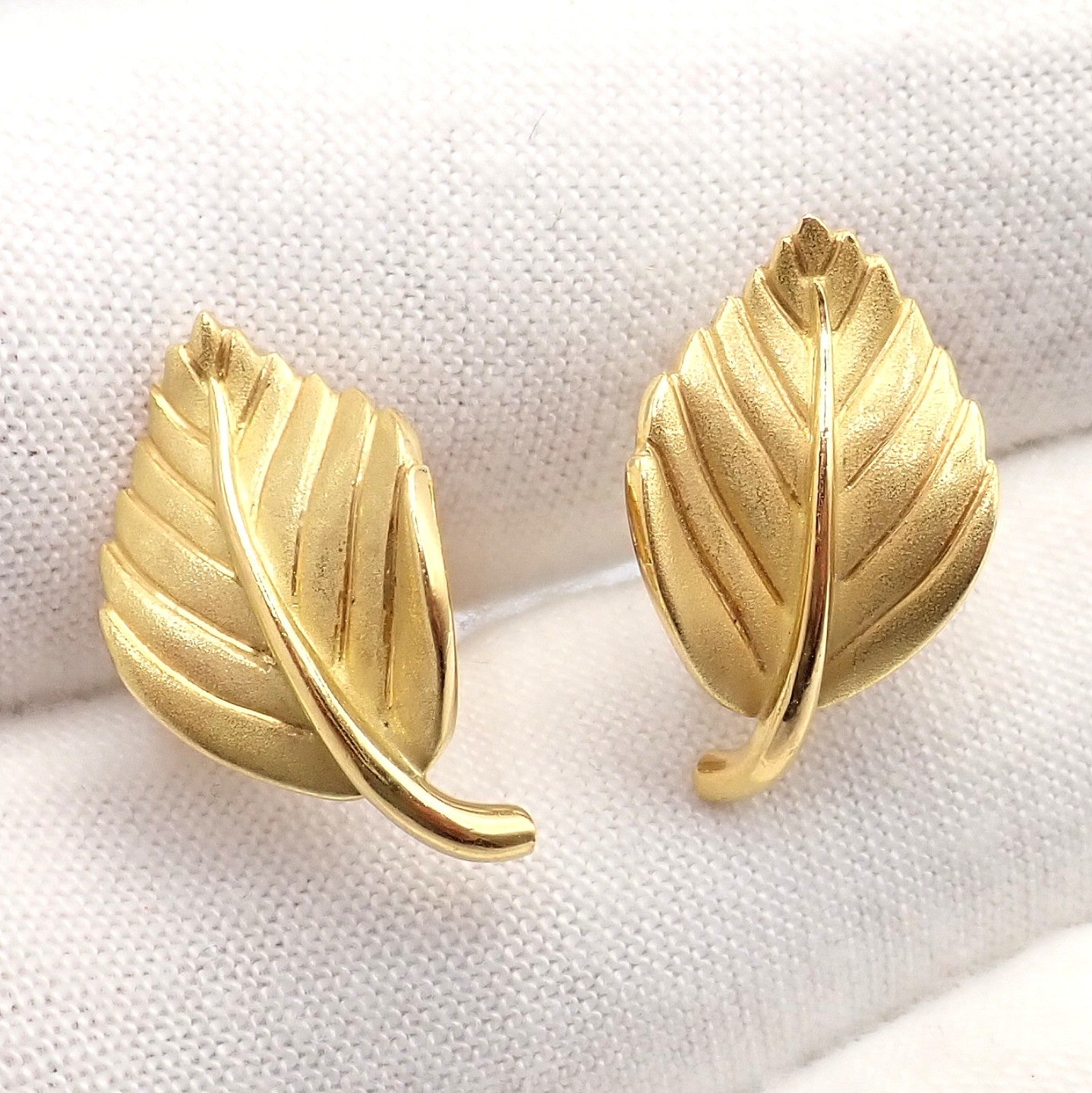 Vintage! Authentic Tiffany & Co Leaf 18k Yellow Gold Earrings 2003 | Fortrove