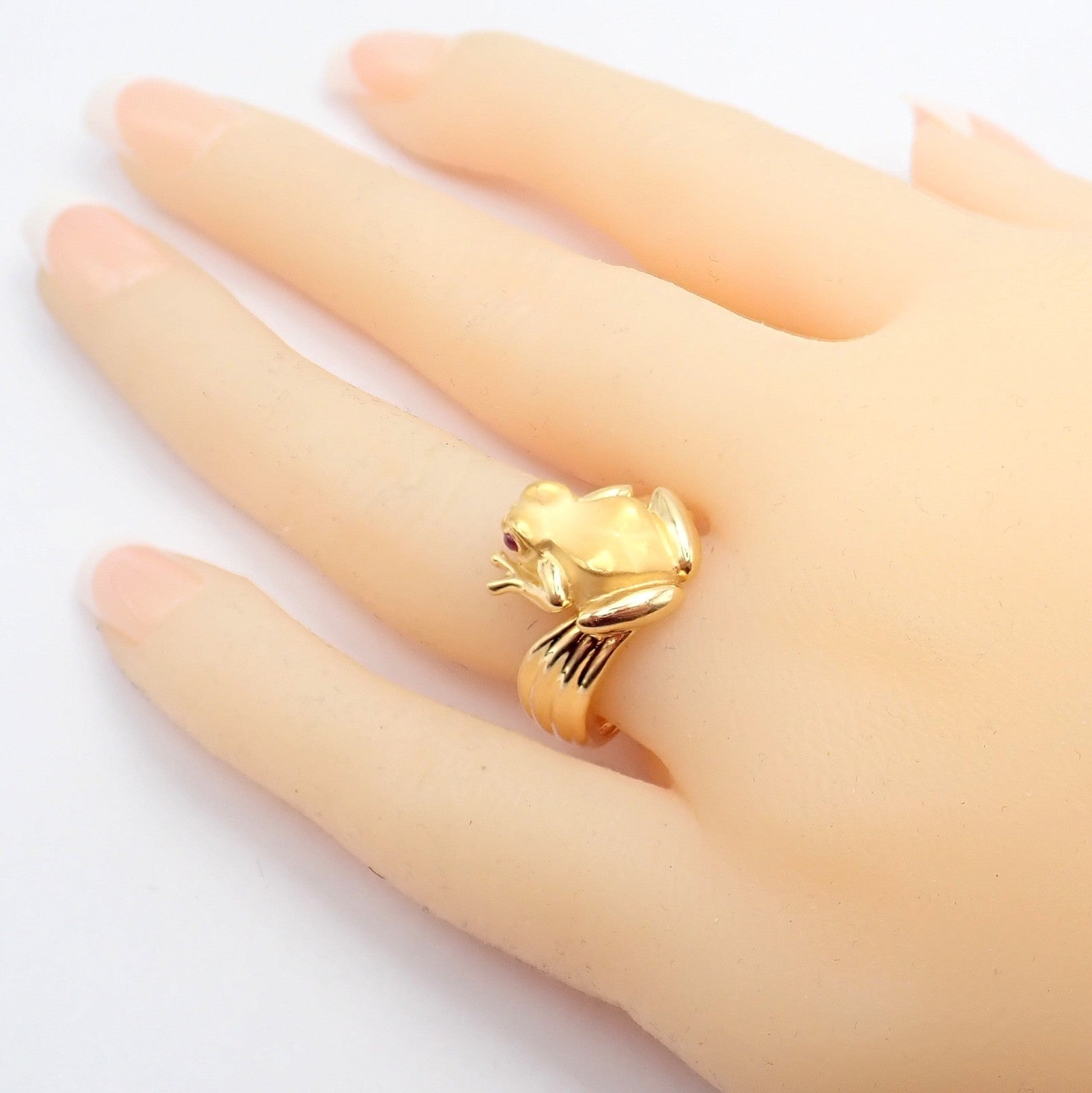 Rare! Carrera Y Carrera CyC 18k Yellow Gold Frog Ruby Ring | Fortrove