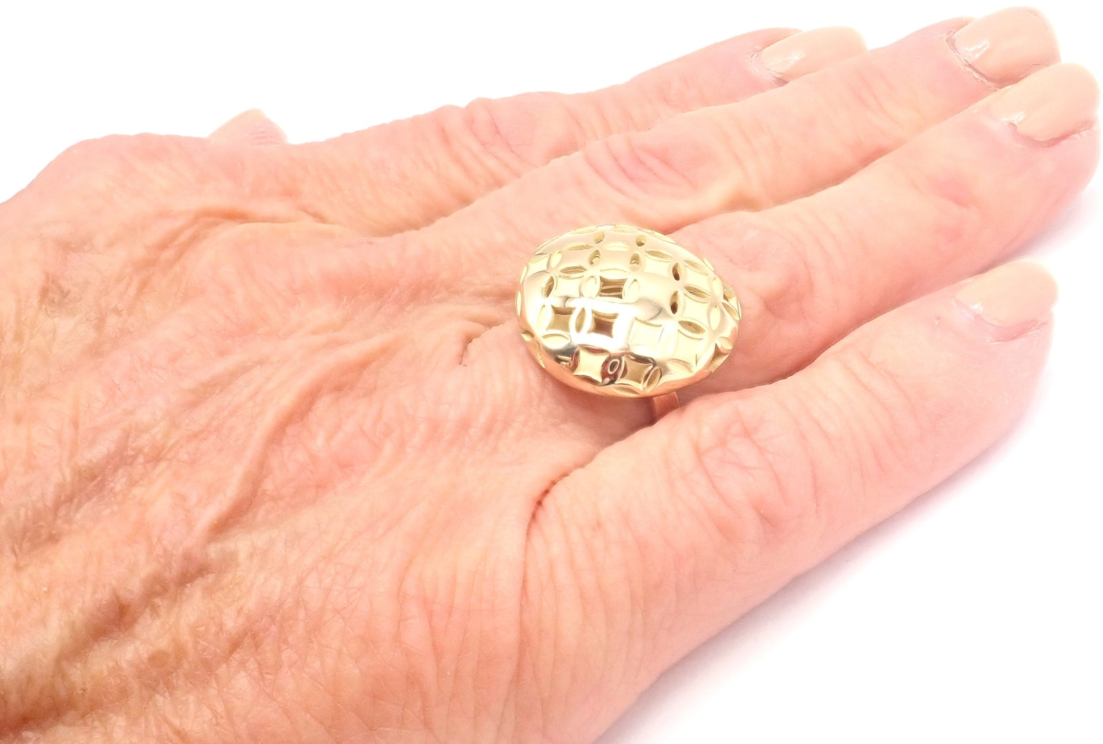 Authentic! Louis Vuitton Monogram 18k Yellow Gold Large Ring | Fortrove